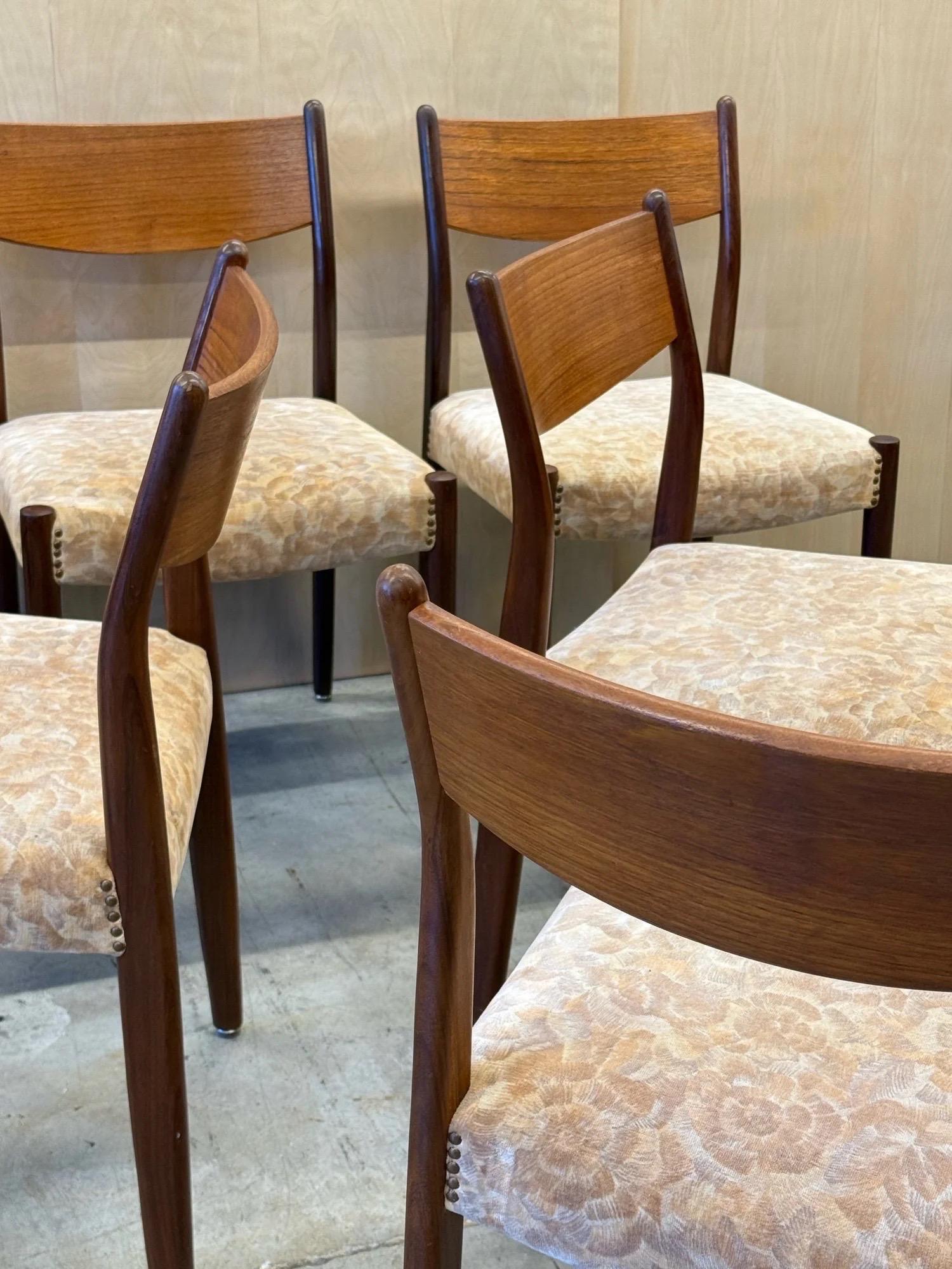 Mid-Century Modern Mid-Century Scandinavian Dining Chairs - Set of Six en vente