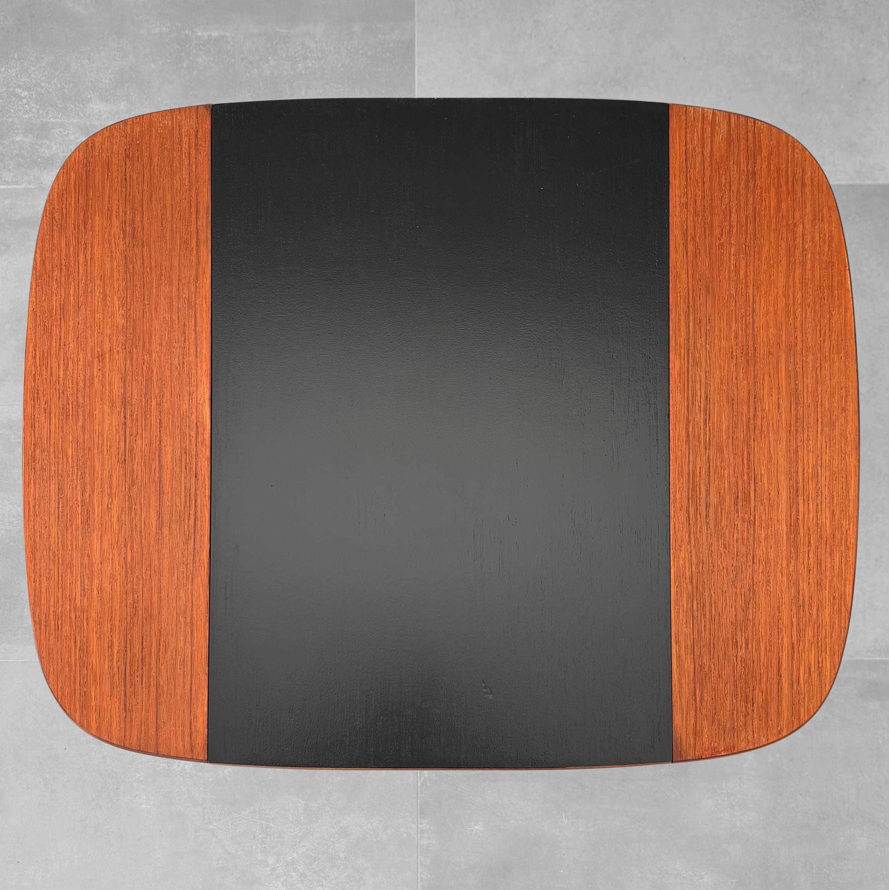 Table d'appoint scandinave du milieu du siècle, teck et laiton, Suède années 1950 en vente 1
