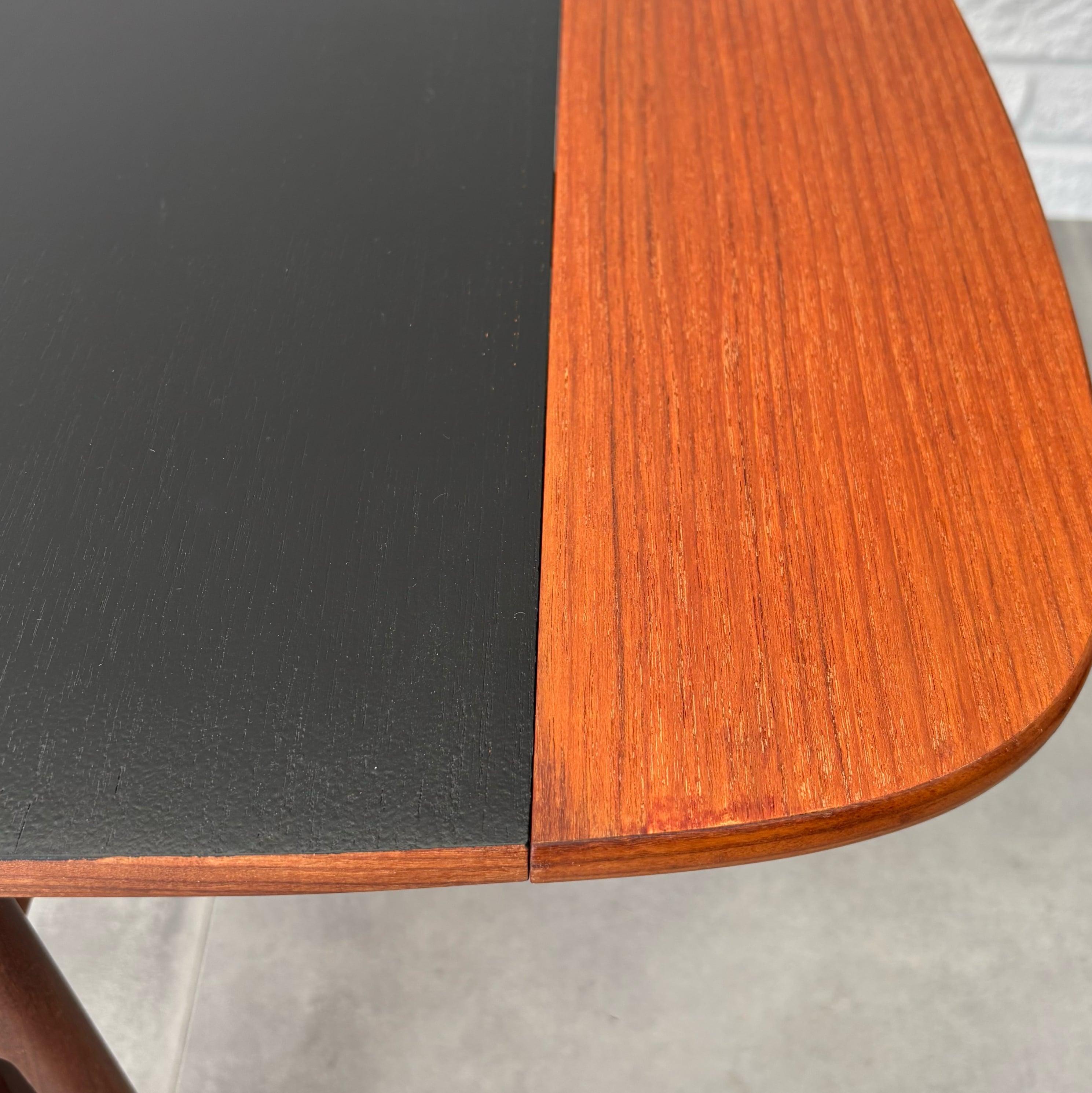 Table d'appoint scandinave du milieu du siècle, teck et laiton, Suède années 1950 en vente 2