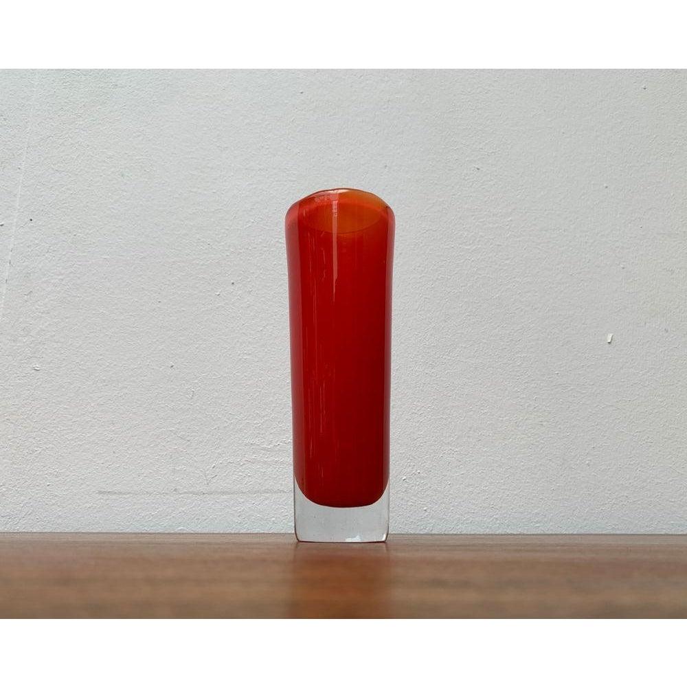 Jarrón de cristal escandinavo de mediados de siglo 1960 en venta 5