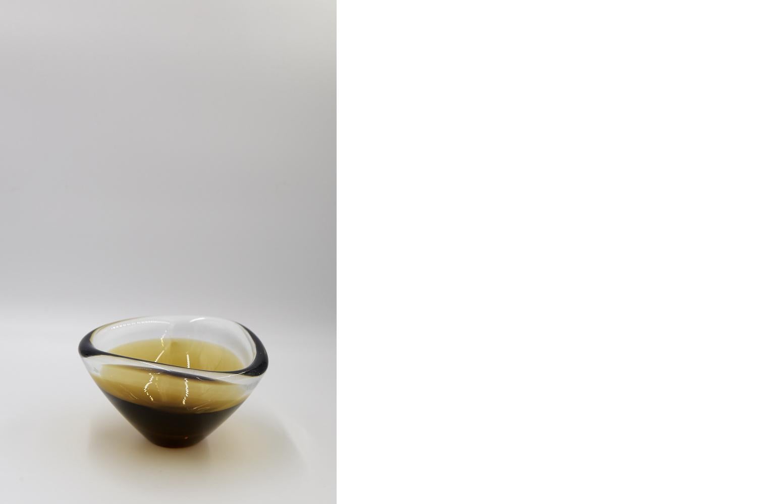 Scandinavian Modern Vintage Mid-Century Modern Scandinavian Gold & Brown Sommerso Glass Bowl, 1950s For Sale