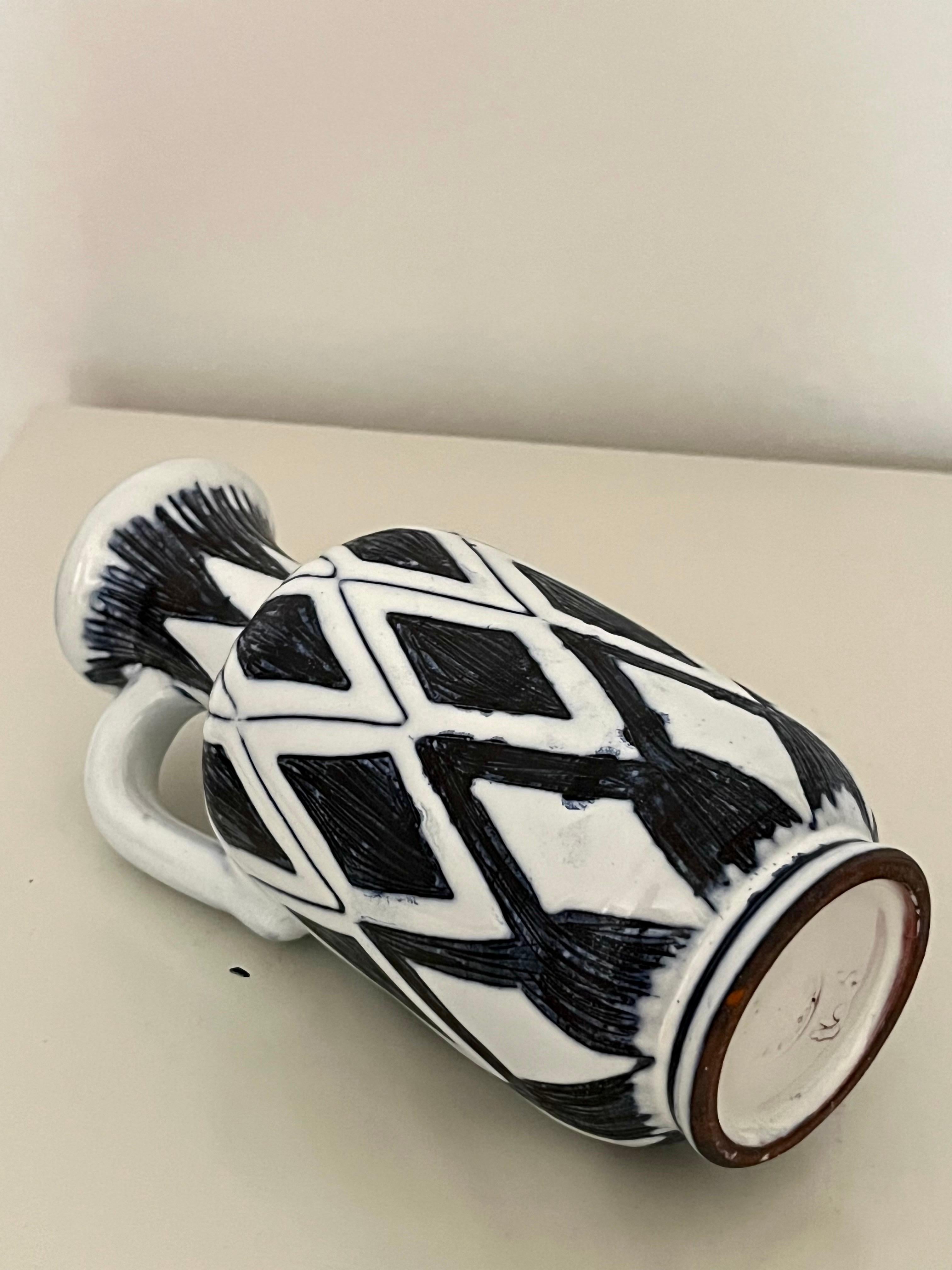 Brocca in ceramica con motivo grafico scandinavo di metà secolo, anni '50 in vendita 4