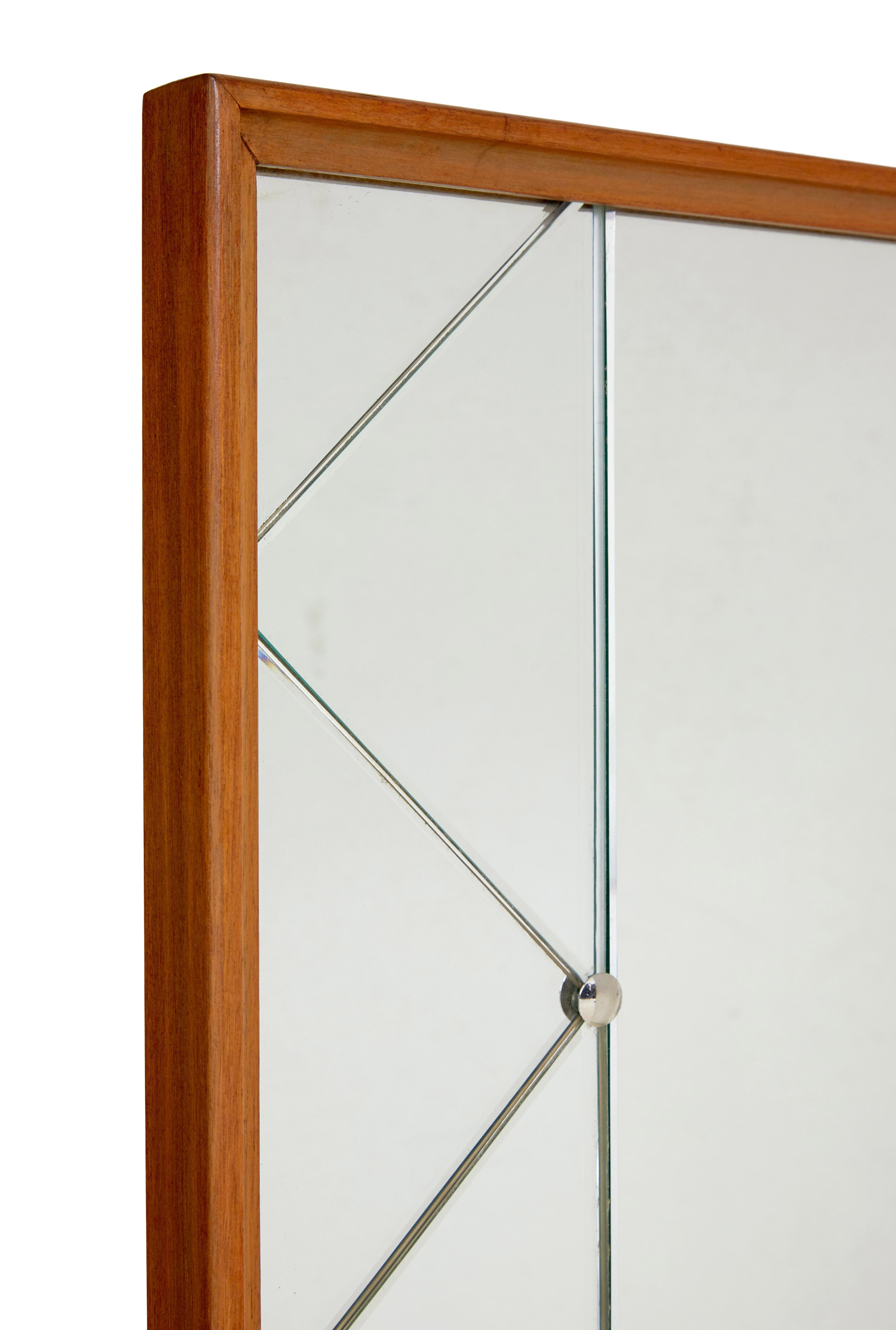 Mid-Century moderno Specchio arlecchino scandinavo di metà secolo di Kristall Nässjö in vendita