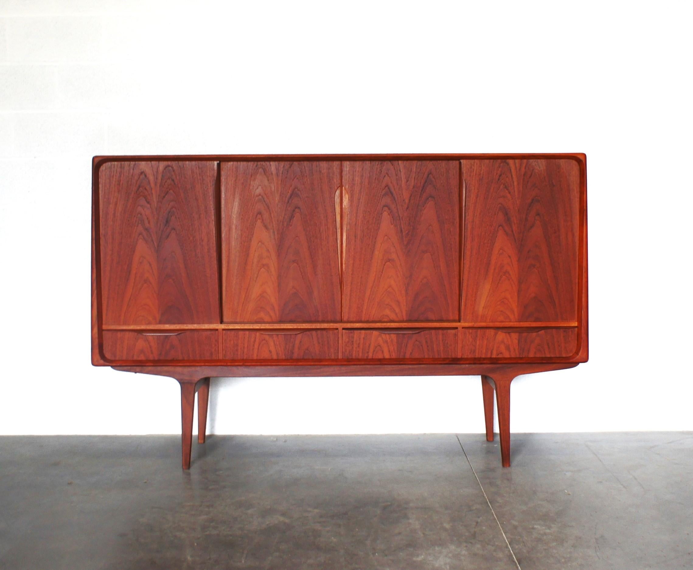 Mid-Century Scandinavian Highboard In Good Condition For Sale In Brussels , BE