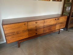 Buffet escandinavo de mediados de siglo al estilo de Fristho o Enfilade, años 60