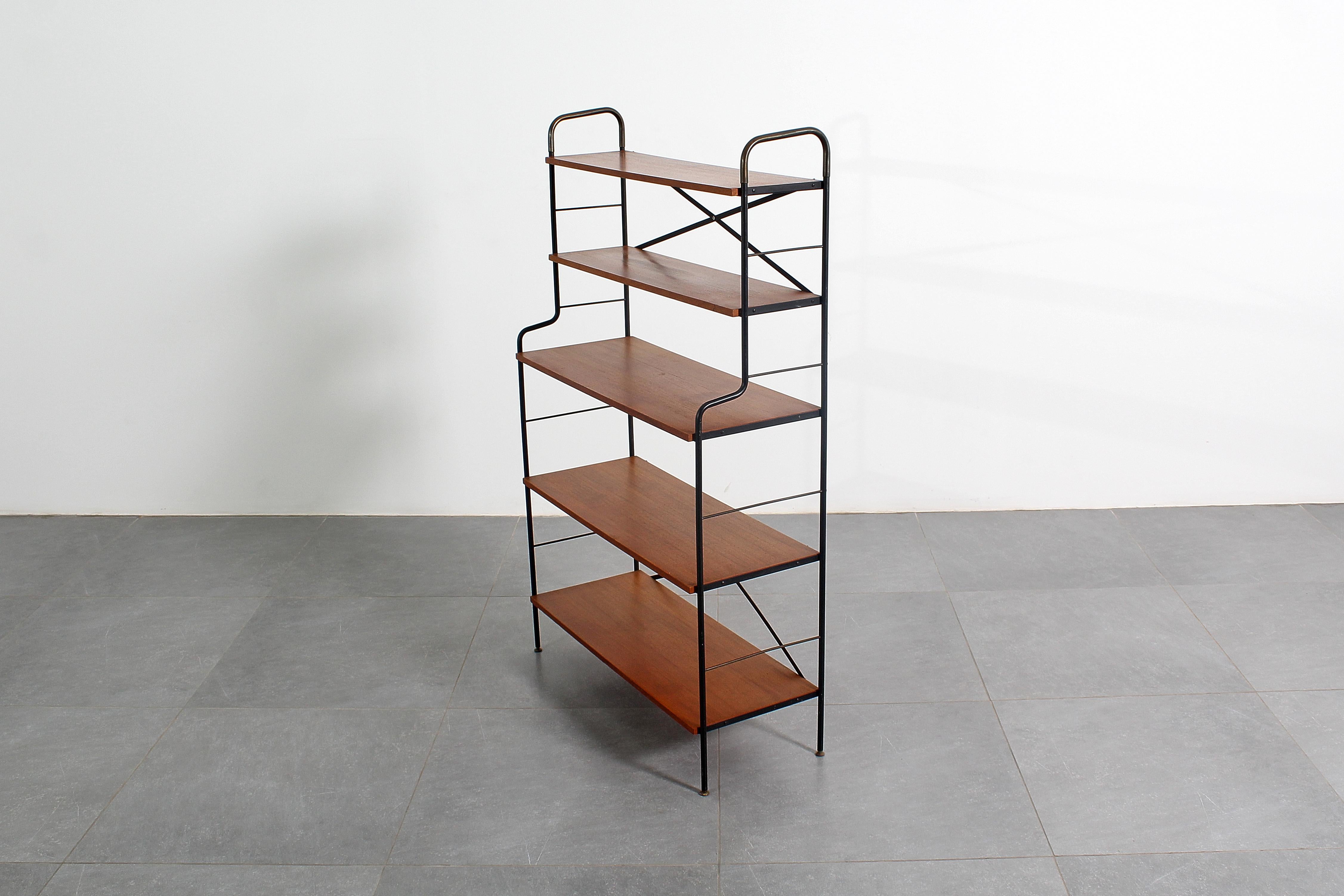 Libreria scandinava di metà secolo in ferro e teak, anni '60 in vendita 6