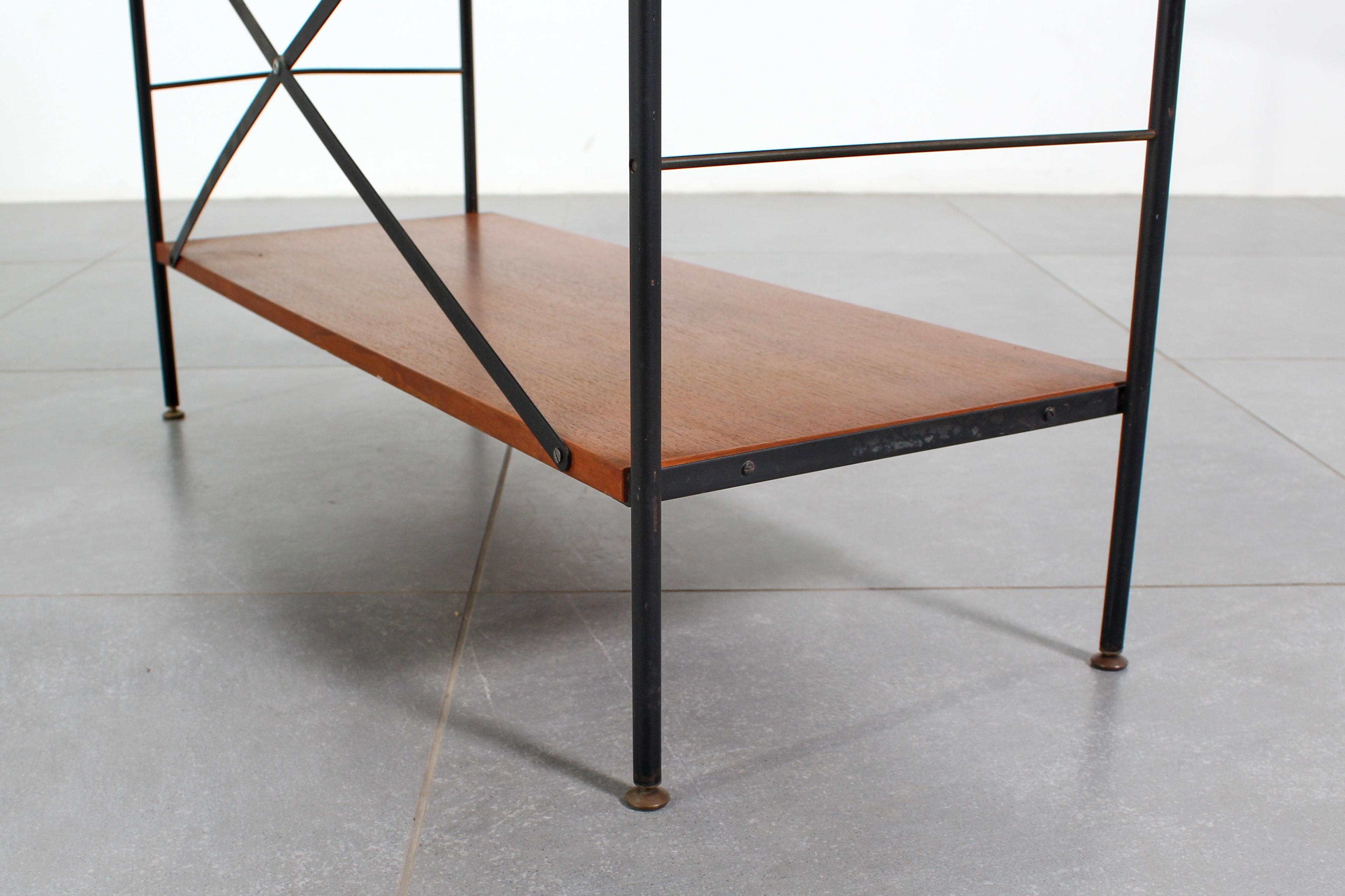 Libreria scandinava di metà secolo in ferro e teak, anni '60 in vendita 7