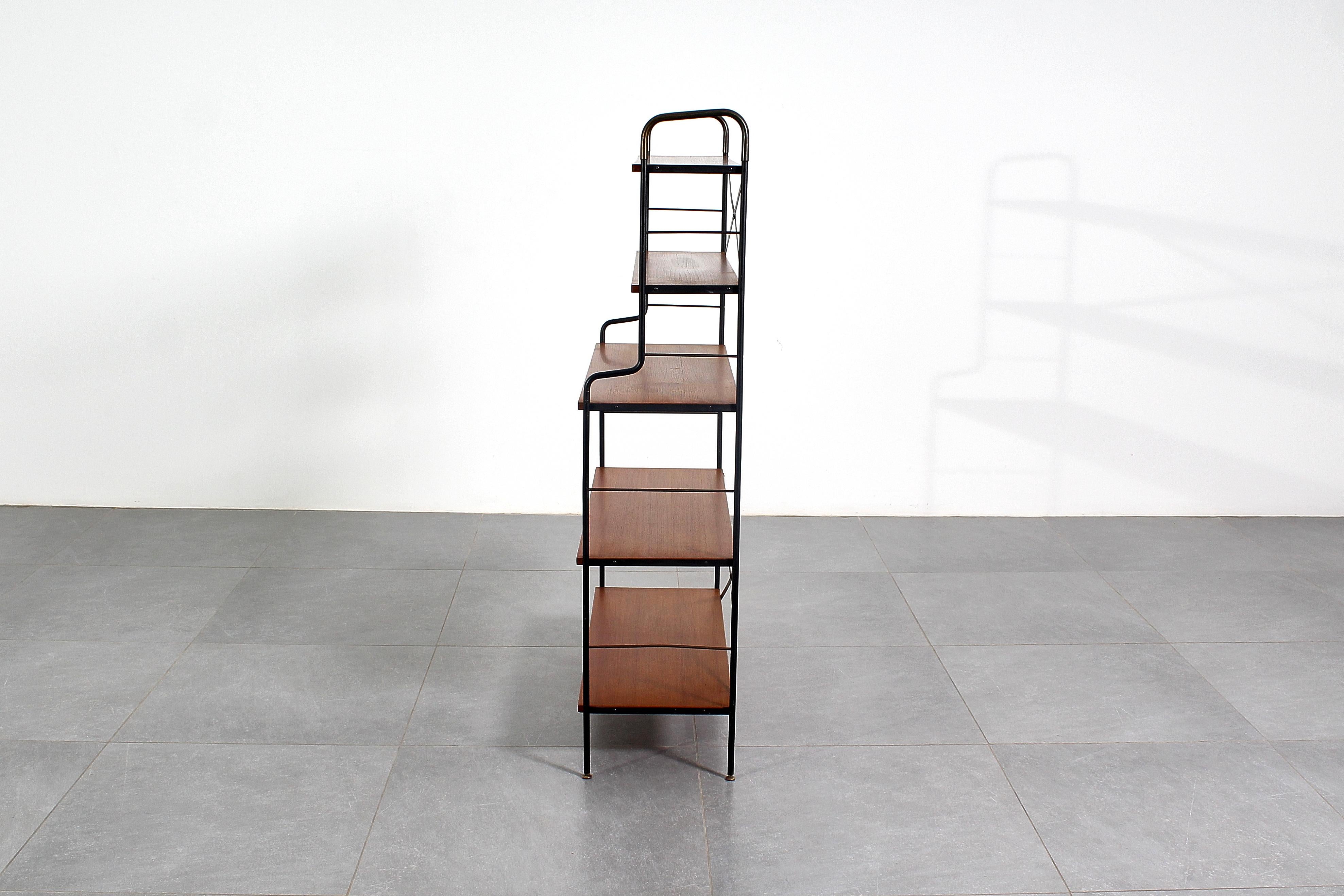 Metallo Libreria scandinava di metà secolo in ferro e teak, anni '60 in vendita