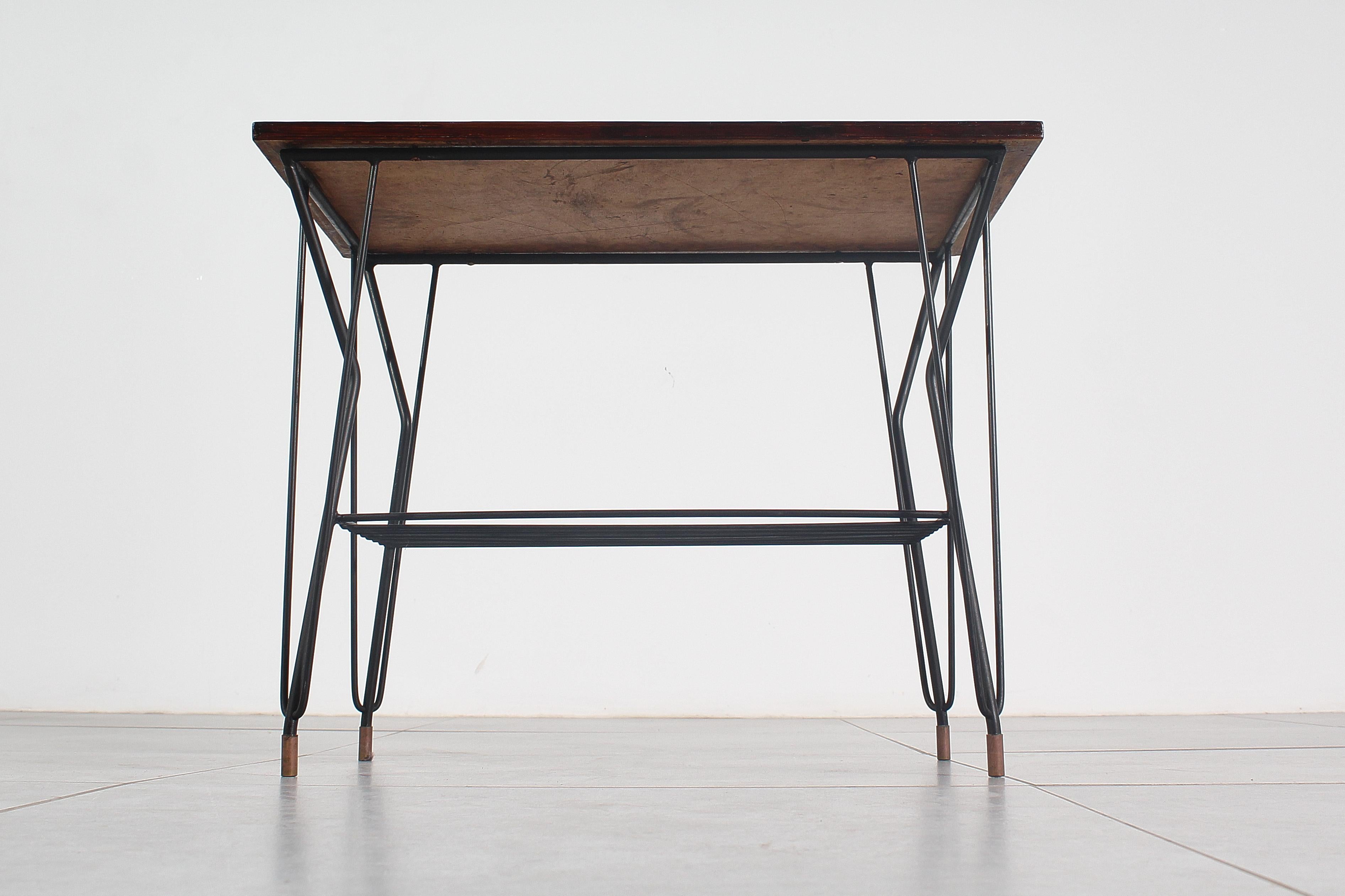 Table basse scandinave du milieu du siècle en fer et en teck, années 1960 en vente 3