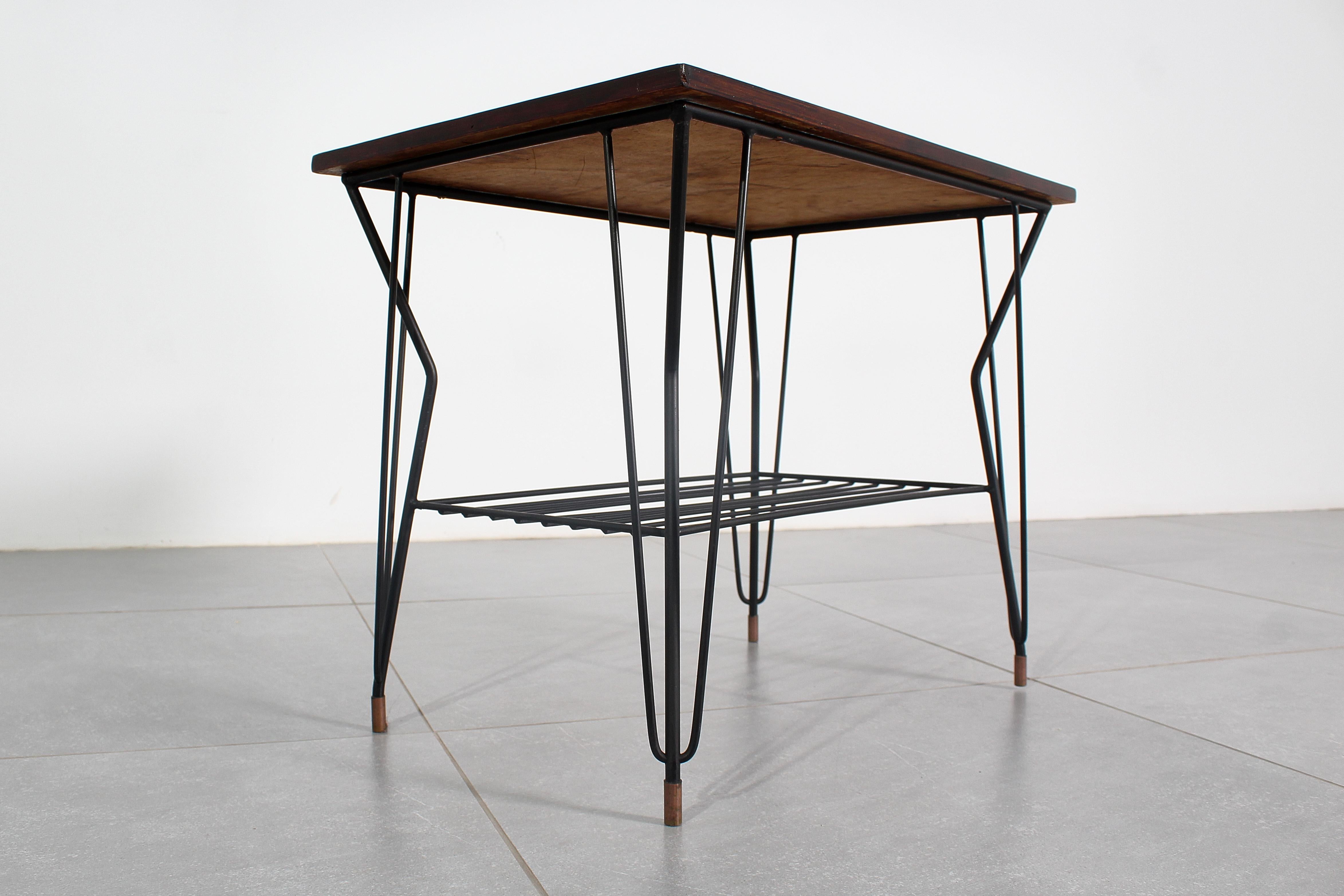 Table basse scandinave du milieu du siècle en fer et en teck, années 1960 en vente 4