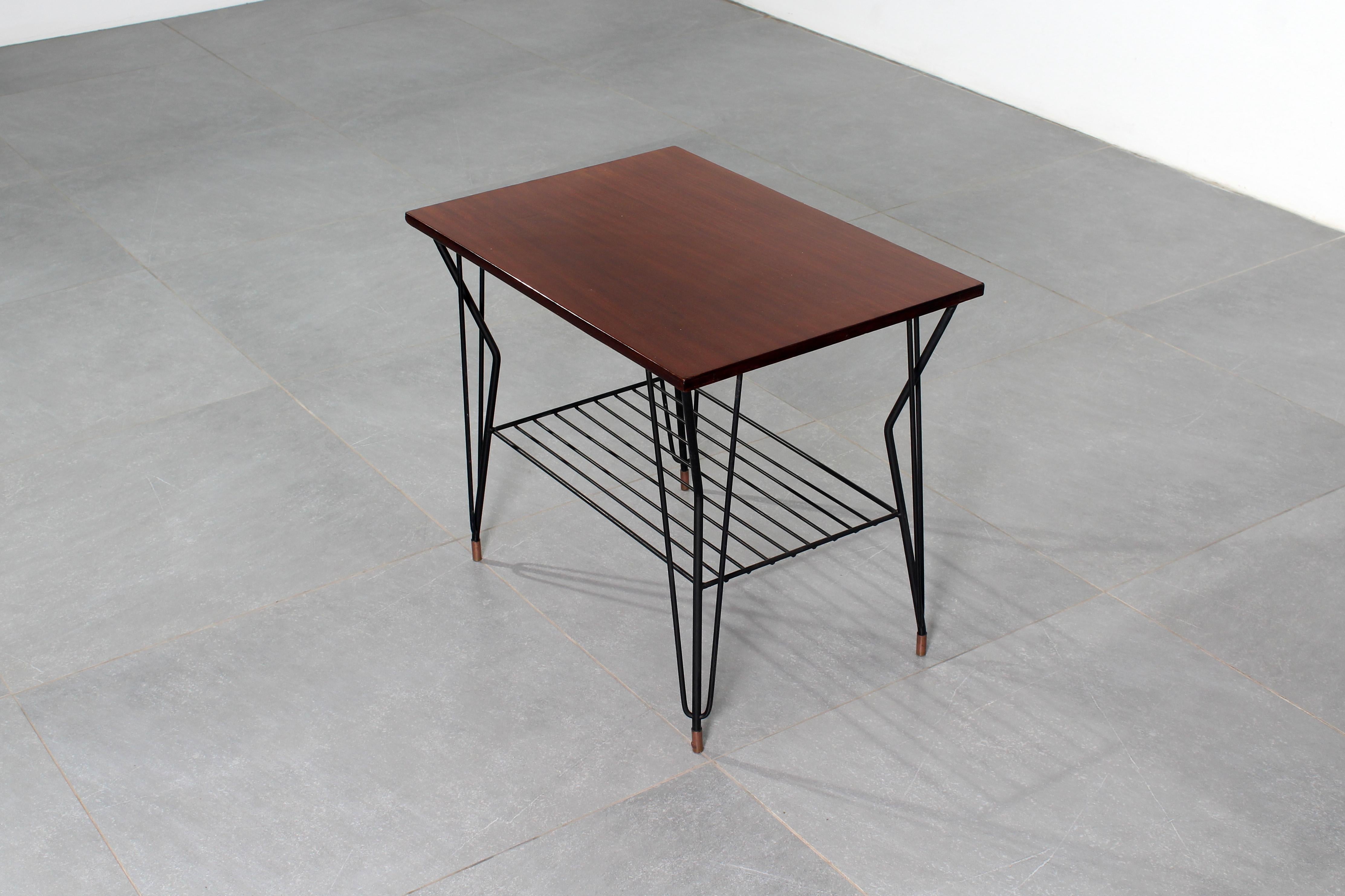 Scandinave Table basse scandinave du milieu du siècle en fer et en teck, années 1960 en vente