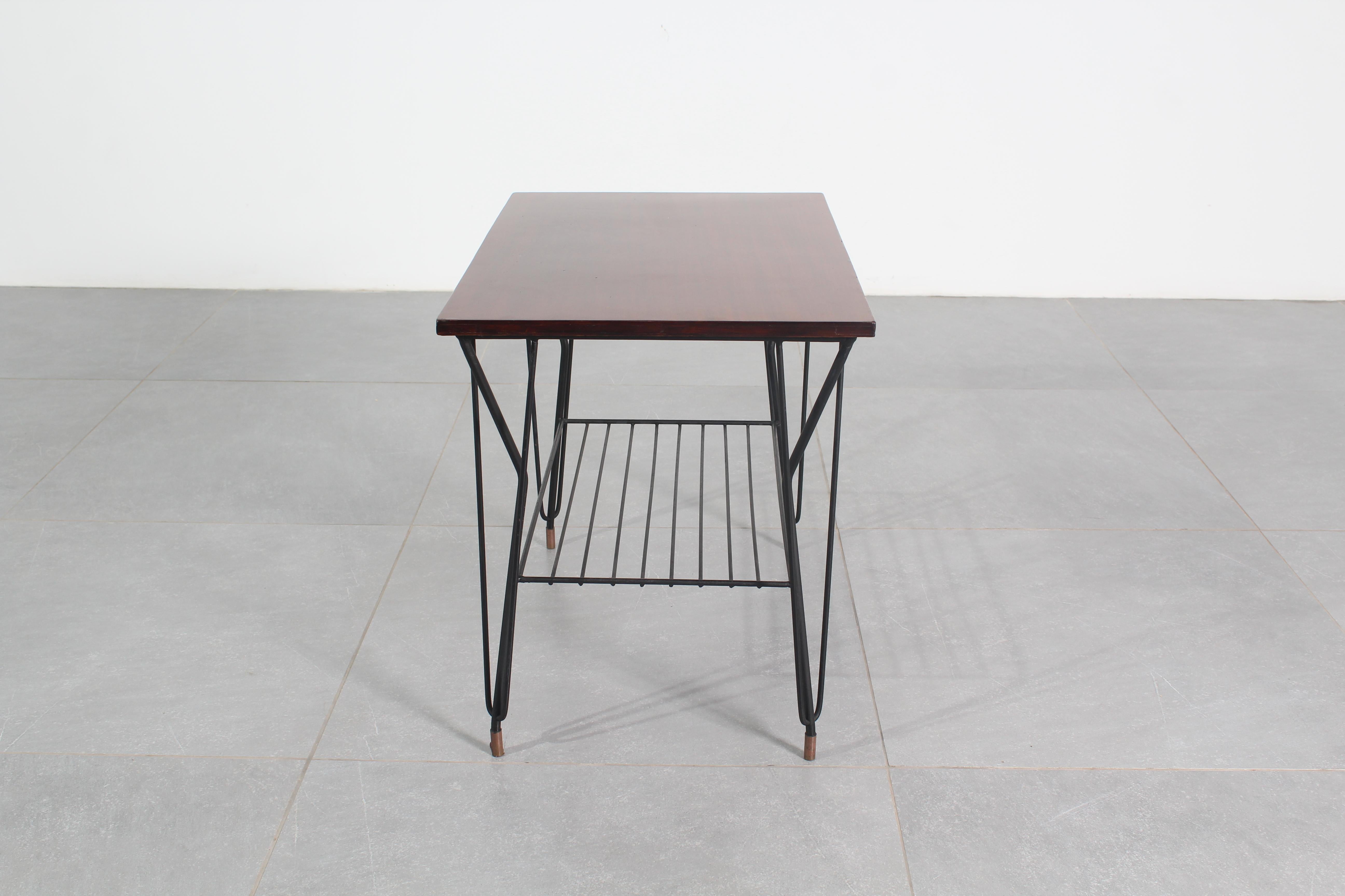 Métal Table basse scandinave du milieu du siècle en fer et en teck, années 1960 en vente