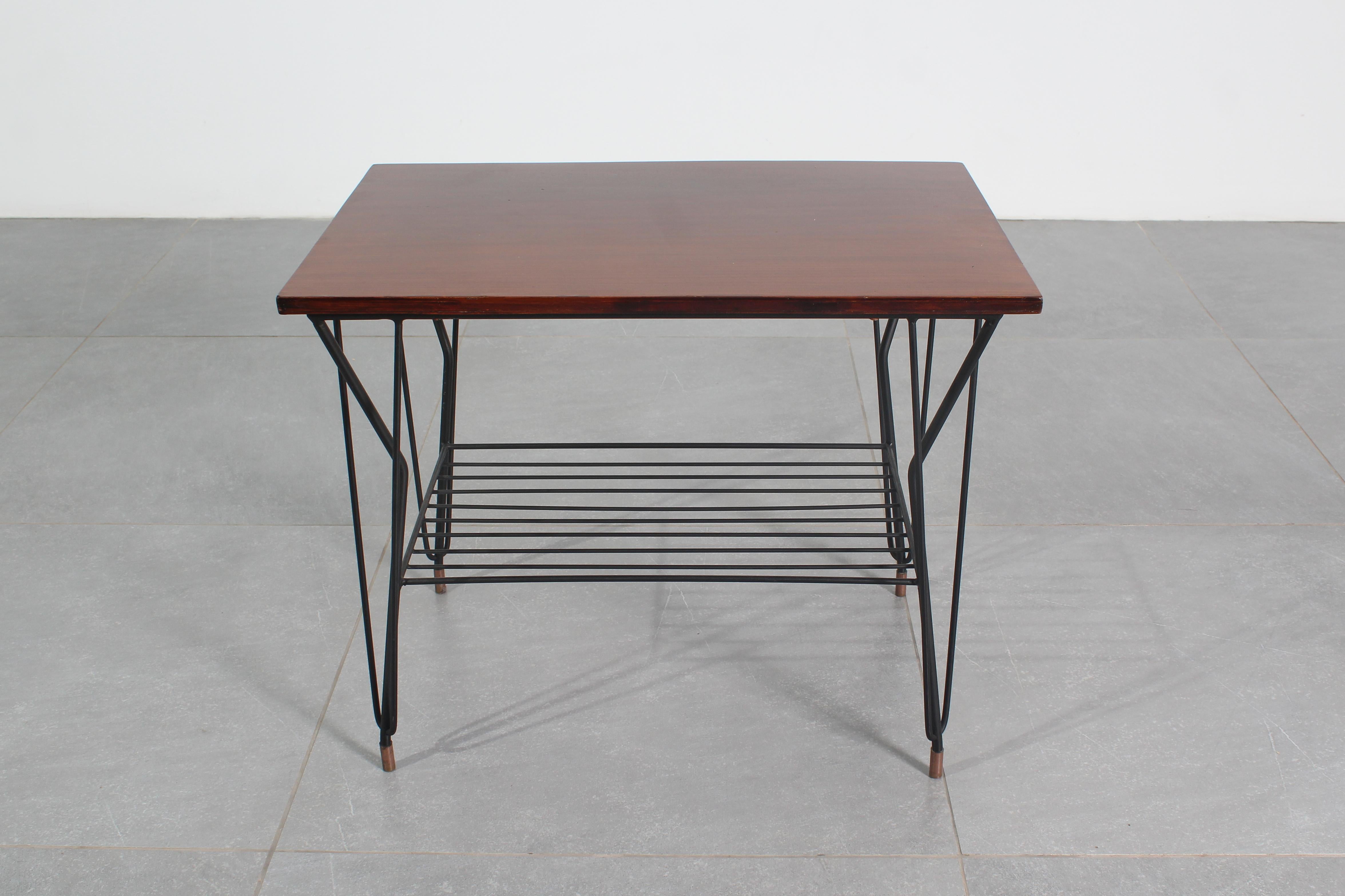 Table basse scandinave du milieu du siècle en fer et en teck, années 1960 en vente 2