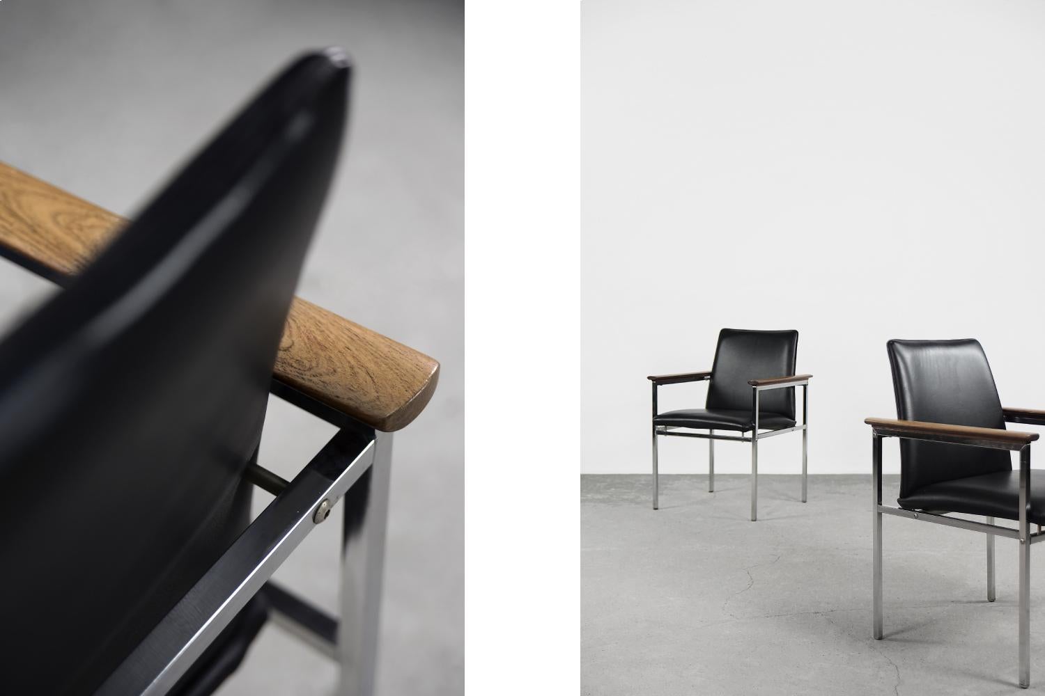 Scandinavian Modern Pair of Original Mid-Century Modern Scandinavian Danish Black Leather Armchairs For Sale