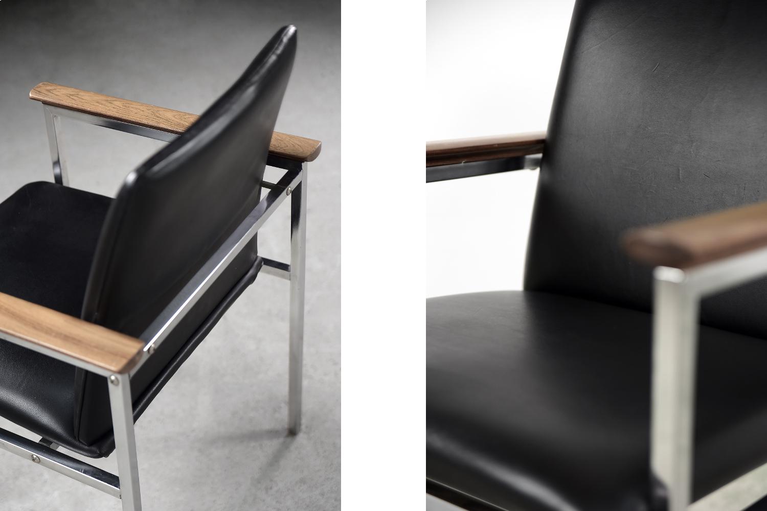 Mid-20th Century Pair of Original Mid-Century Modern Scandinavian Danish Black Leather Armchairs For Sale