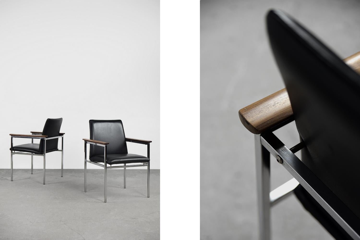 Pair of Original Mid-Century Modern Scandinavian Danish Black Leather Armchairs For Sale 2