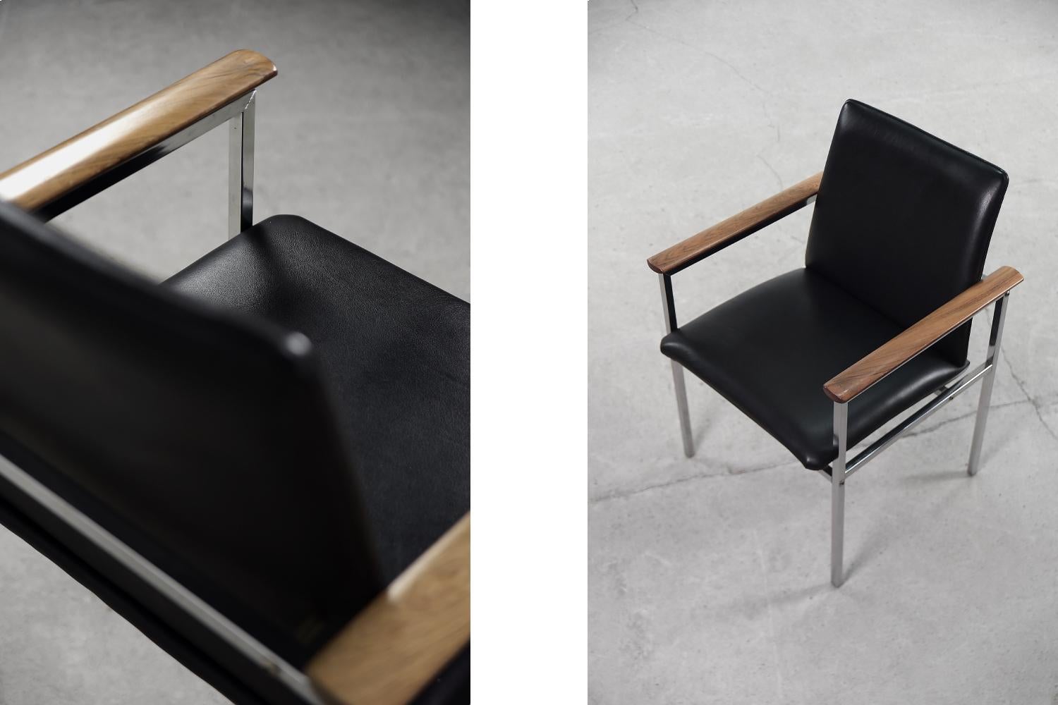 Pair of Original Mid-Century Modern Scandinavian Danish Black Leather Armchairs For Sale 3