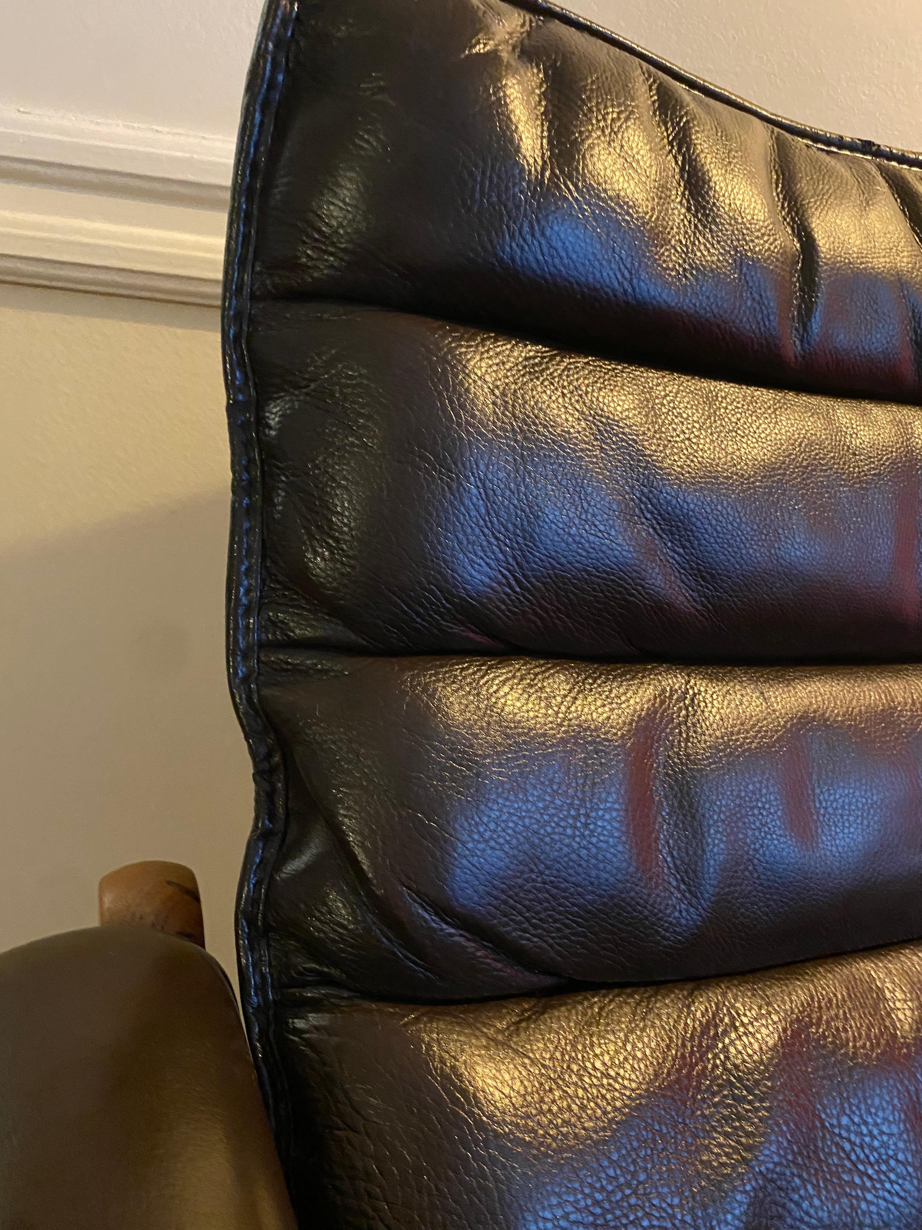 Mid Century Scandinavian Lied Mobler Leder Liegestuhl und Ottoman im Zustand „Gut“ im Angebot in Alhambra, CA