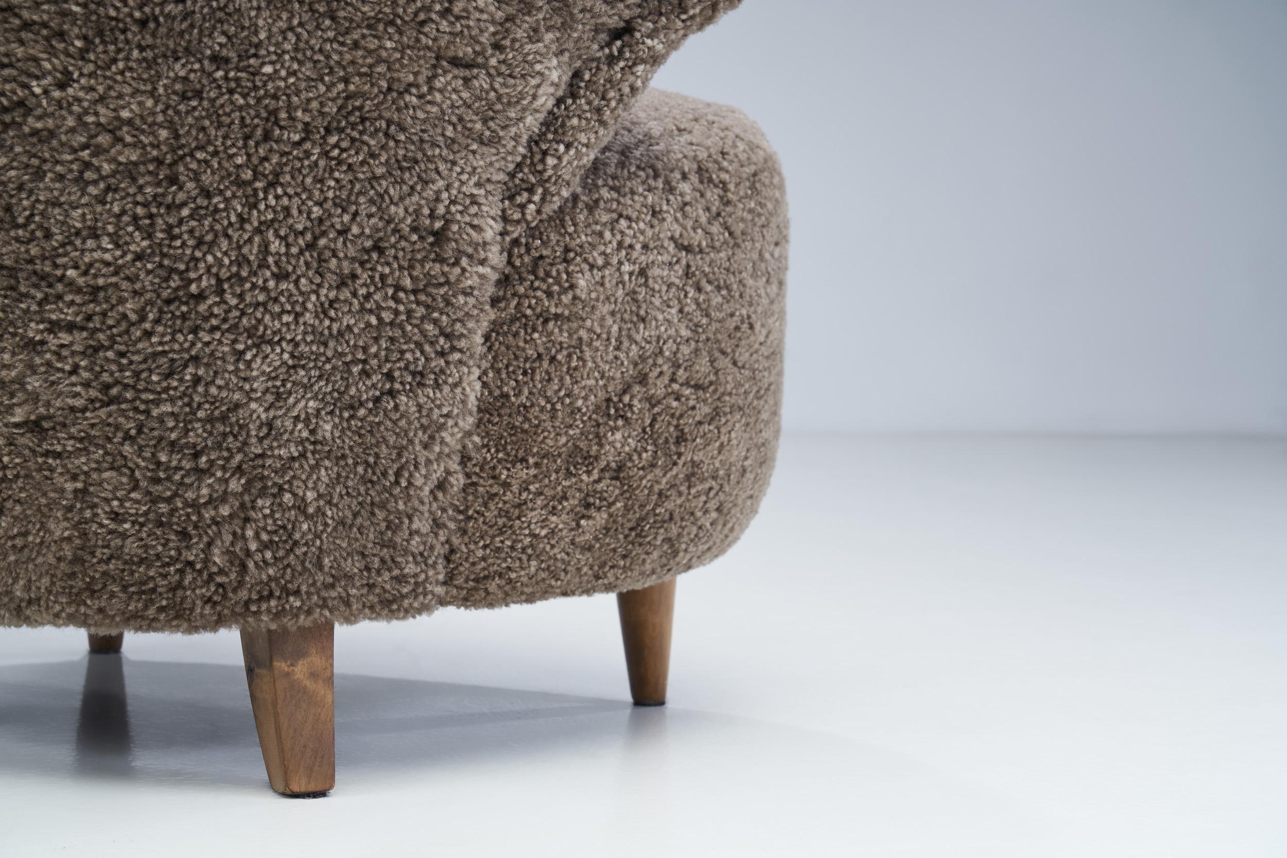 Sedia da salotto scandinava di metà secolo in pelle di pecora, Scandinavia, circa 1950 in vendita 5