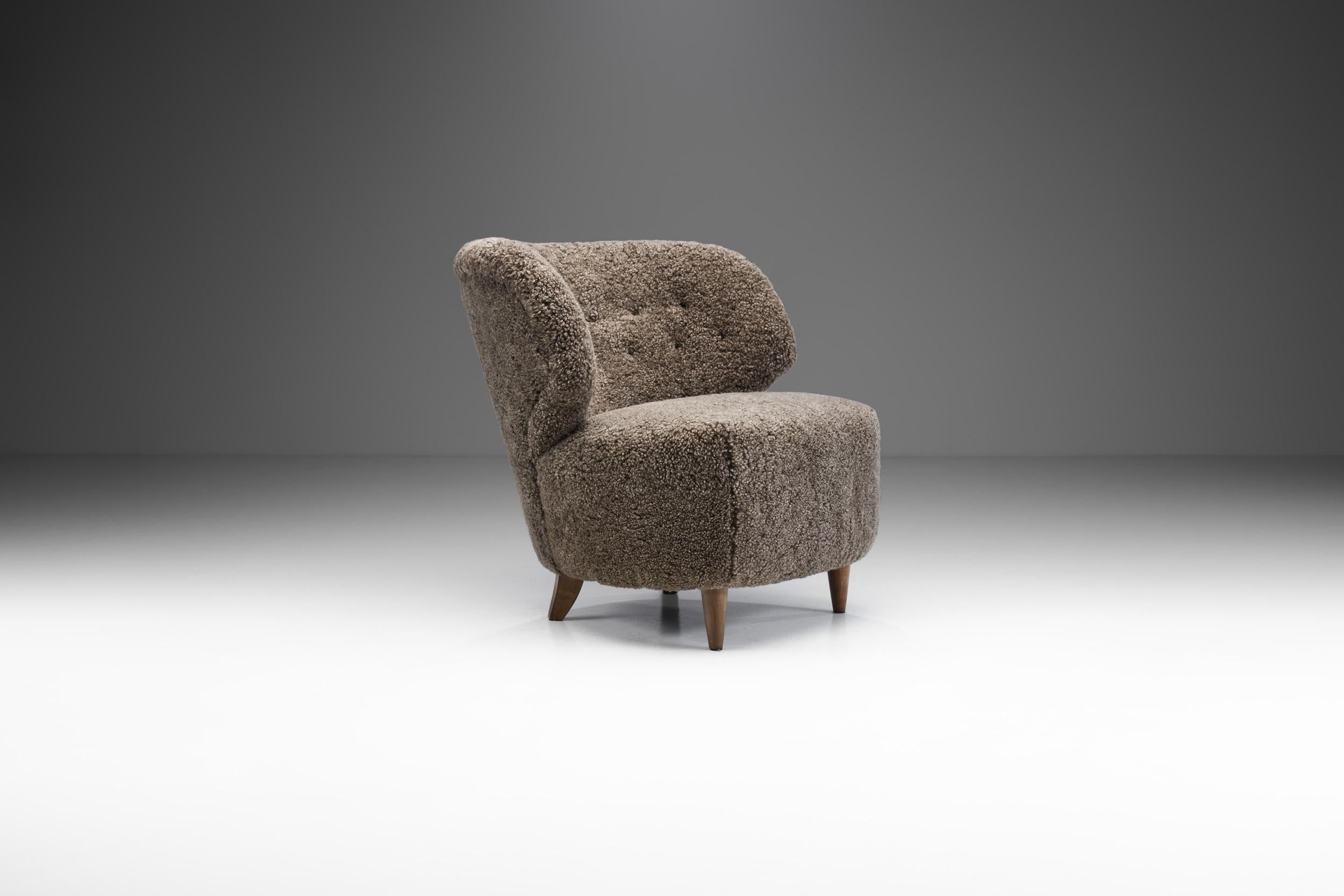 Mid-Century moderno Sedia da salotto scandinava di metà secolo in pelle di pecora, Scandinavia, circa 1950 in vendita