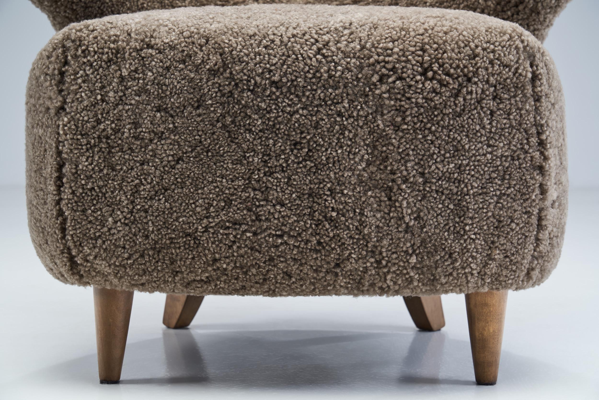 Sedia da salotto scandinava di metà secolo in pelle di pecora, Scandinavia, circa 1950 in vendita 2