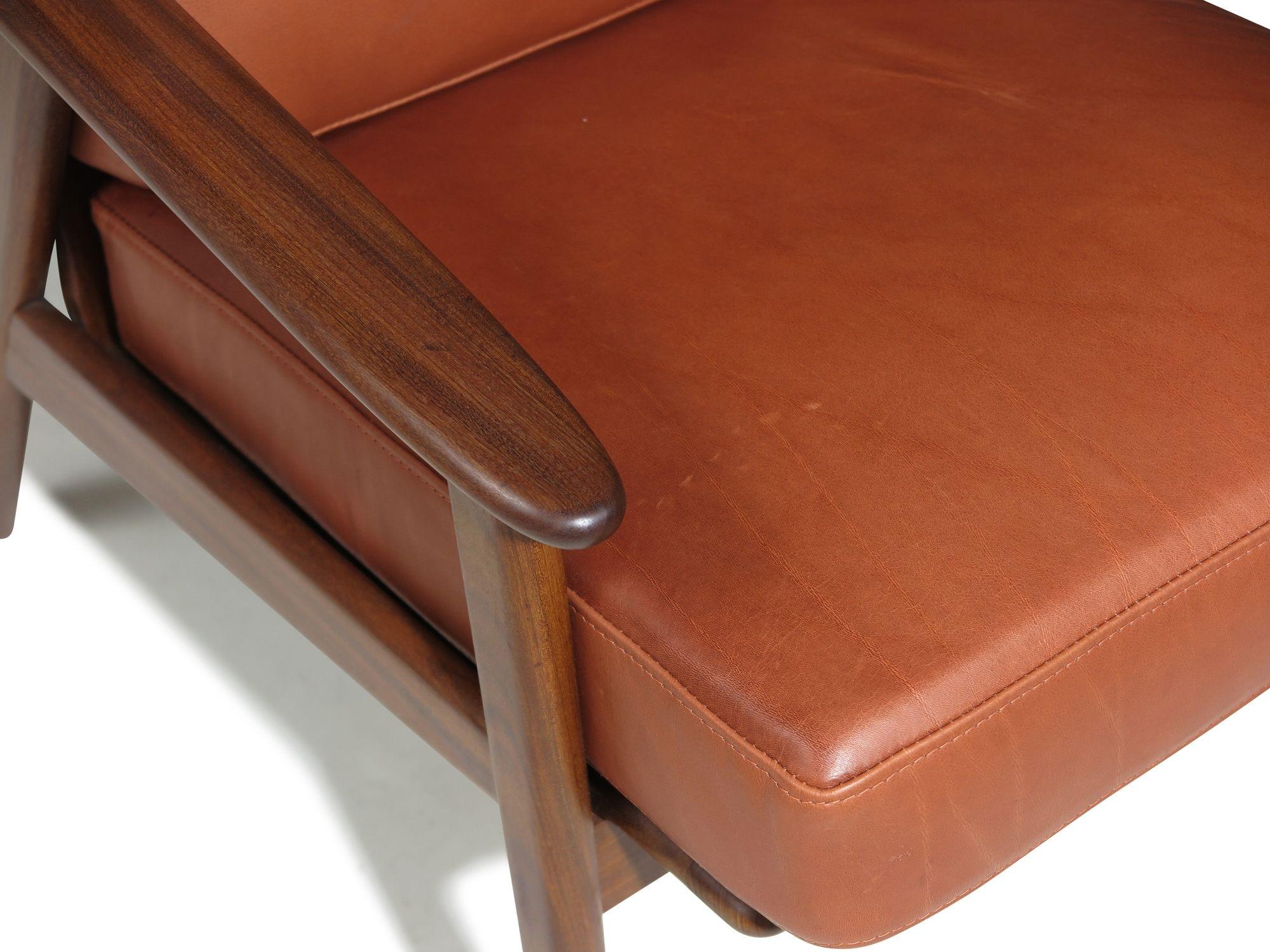 Scandinavian Modern Mid-century Scandinavian Lounge Chairs in Saddle Leather For Sale