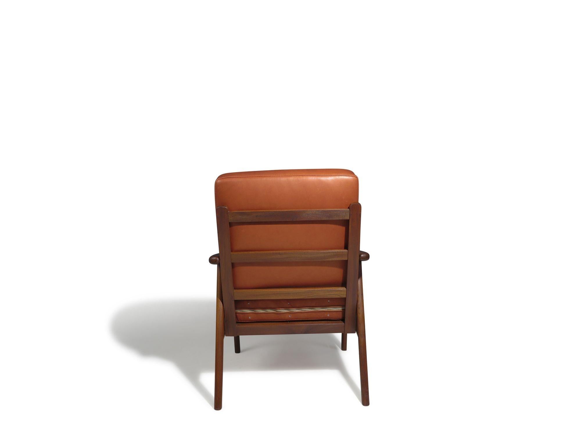 Mid-century Scandinavian Lounge Chairs in Saddle Leather For Sale 1