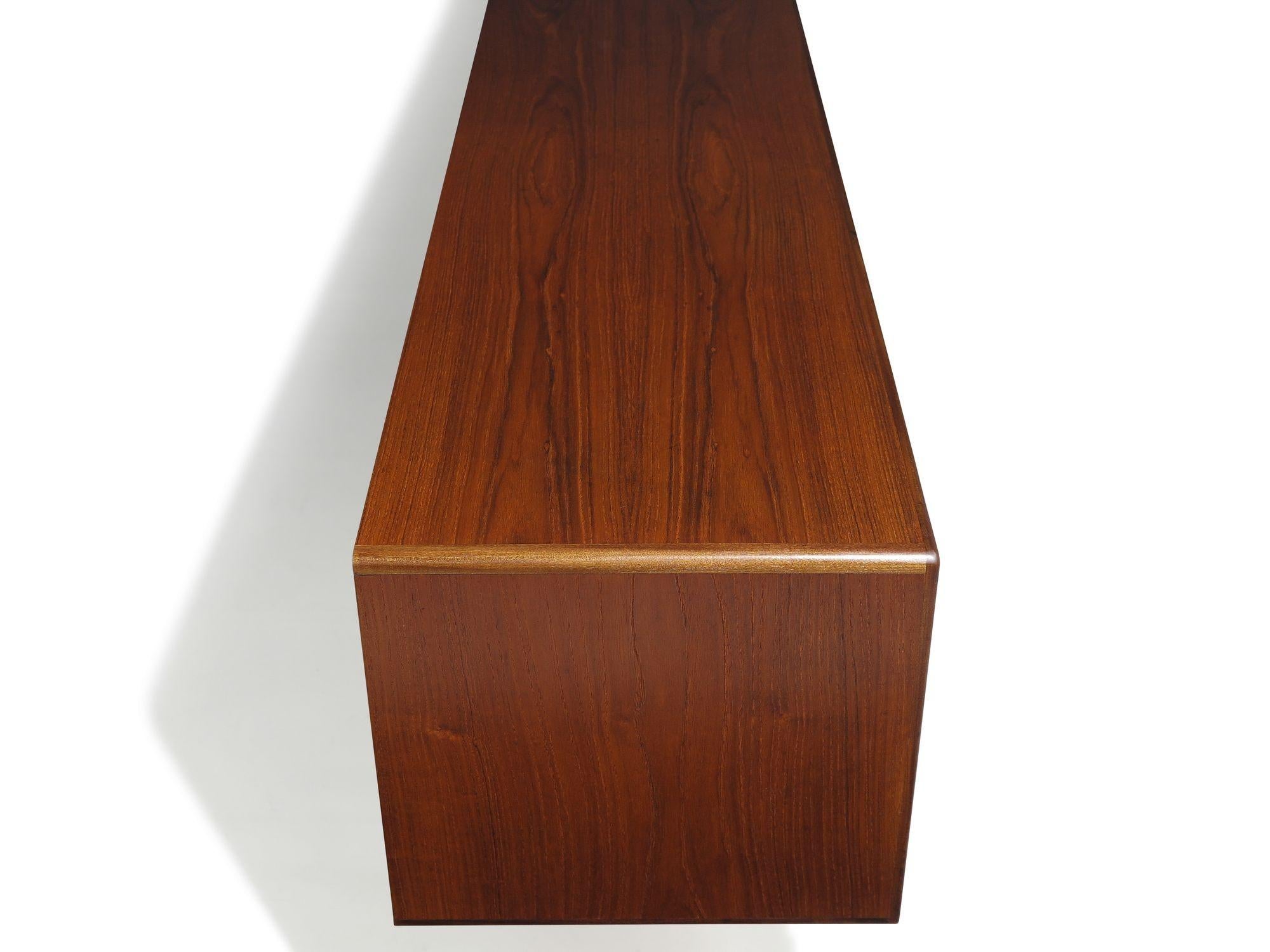 Mid-century Scandinavian Low Teak Sideboard Media Credenza For Sale 4