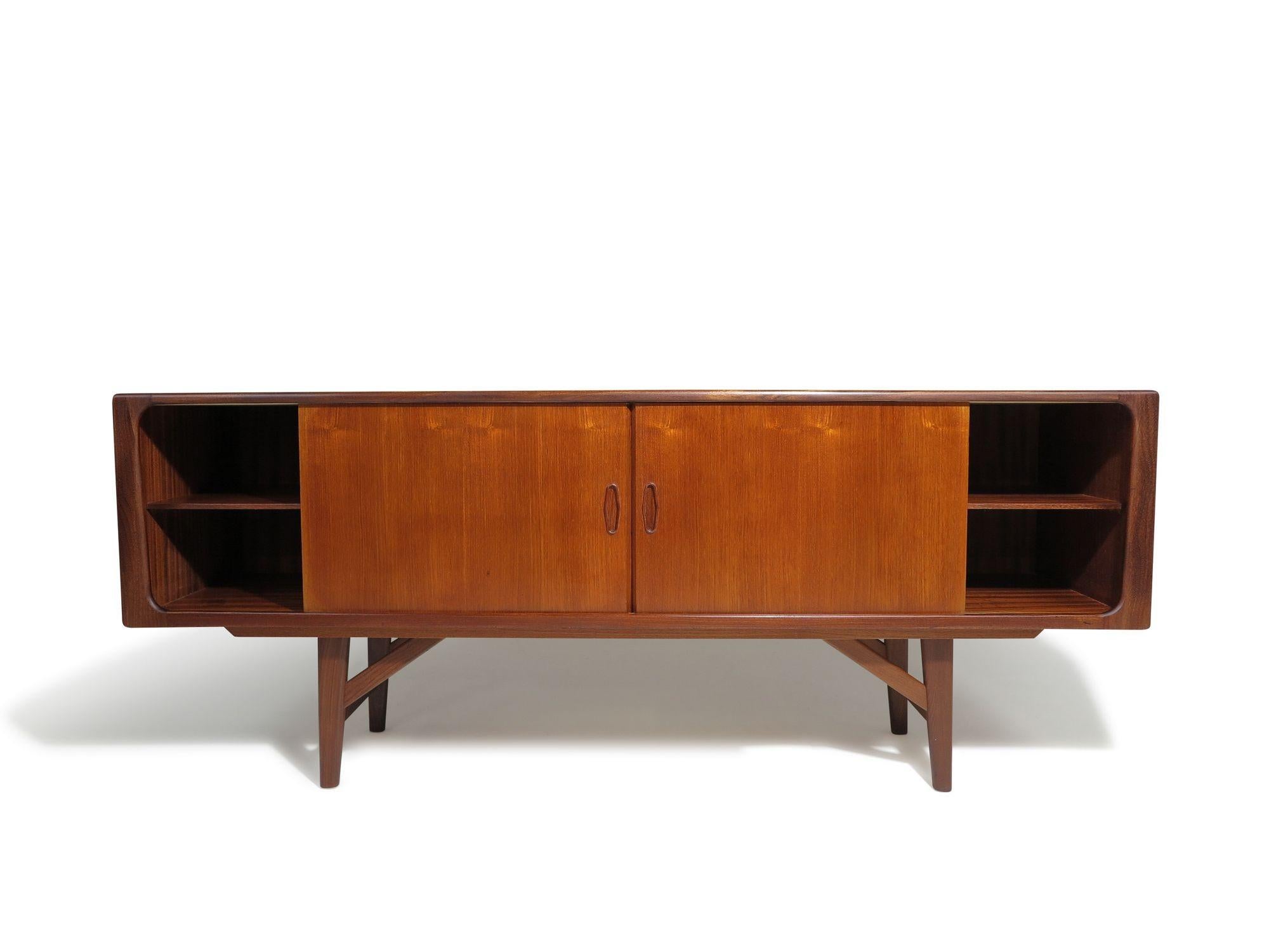 Scandinavian Modern Mid-century Scandinavian Low Teak Sideboard Media Credenza For Sale