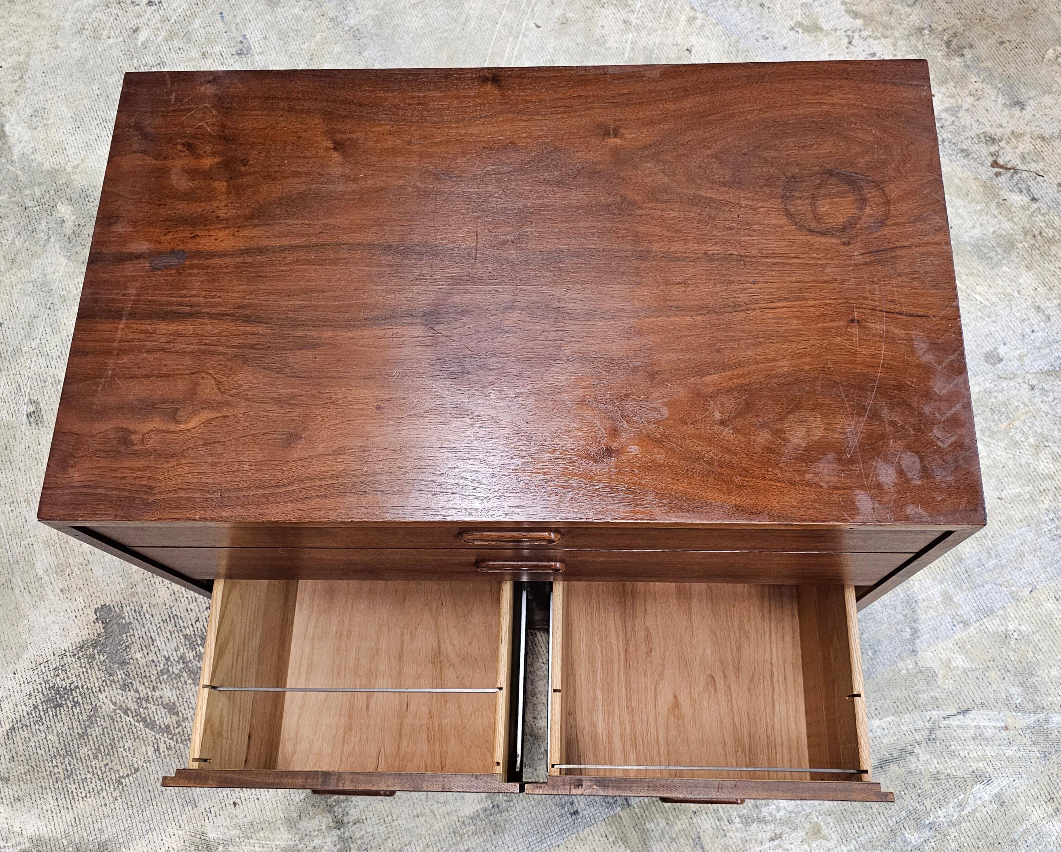 Armadio di riempimento a 4 cassetti laterale in teak di metà secolo The Modern Scandinavian In condizioni buone in vendita a Germantown, MD