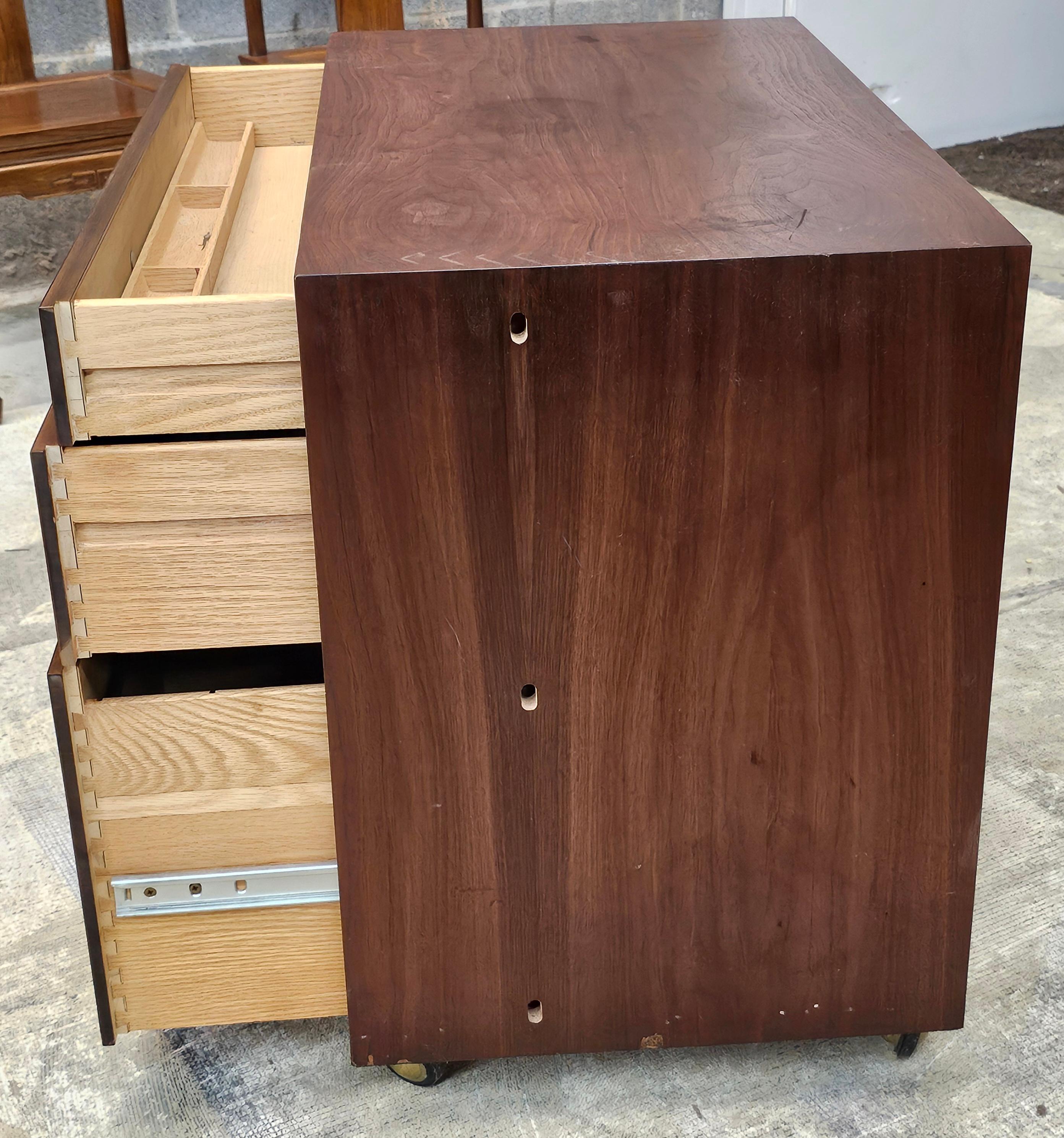 Teak Armadio di riempimento a 4 cassetti laterale in teak di metà secolo The Modern Scandinavian in vendita
