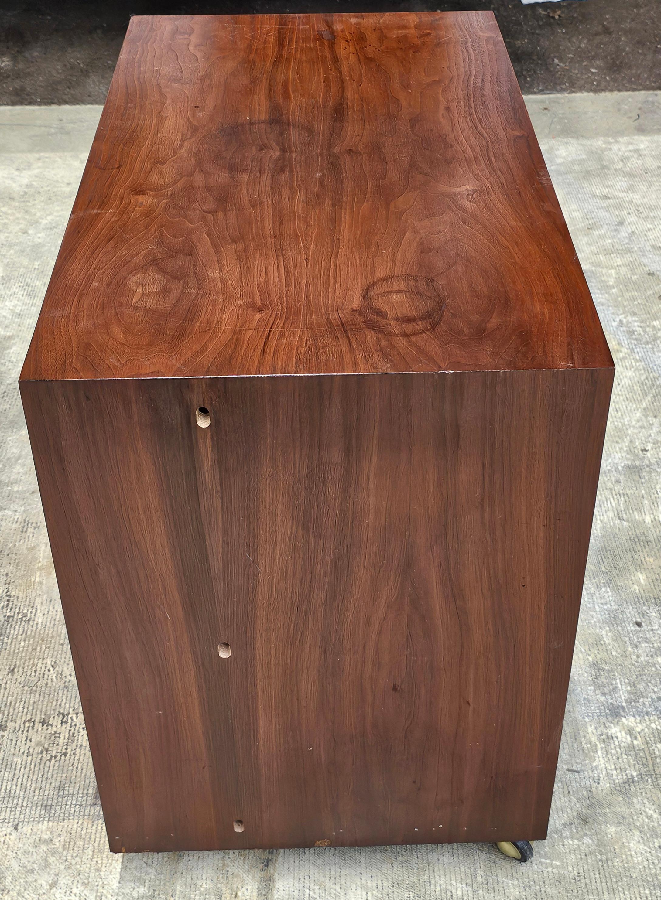 Armadio di riempimento a 4 cassetti laterale in teak di metà secolo The Modern Scandinavian in vendita 1