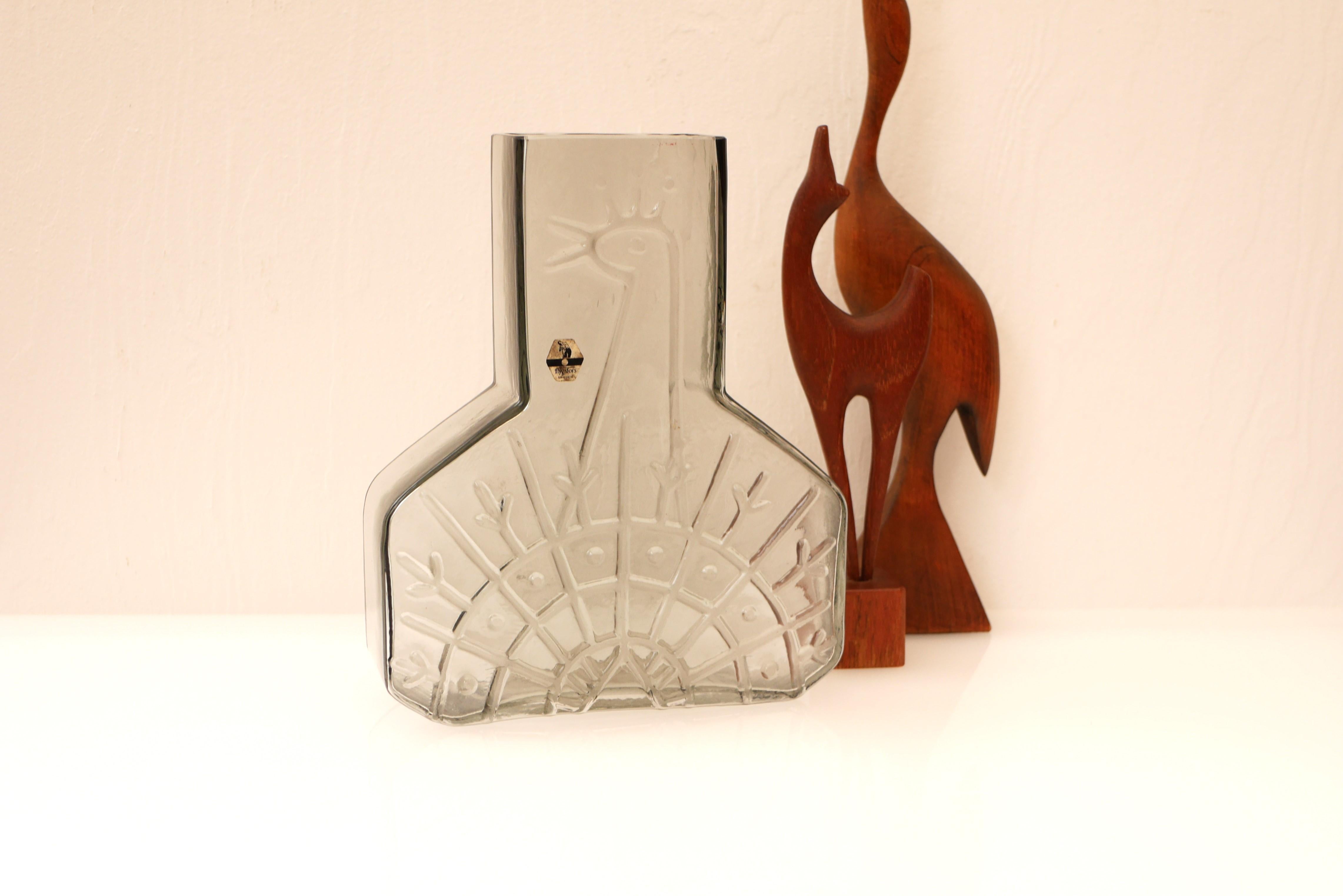 Swedish Mid-Century Scandinavian Modern Art Glass Vase by Wiktor Berndt for Flygsfors For Sale
