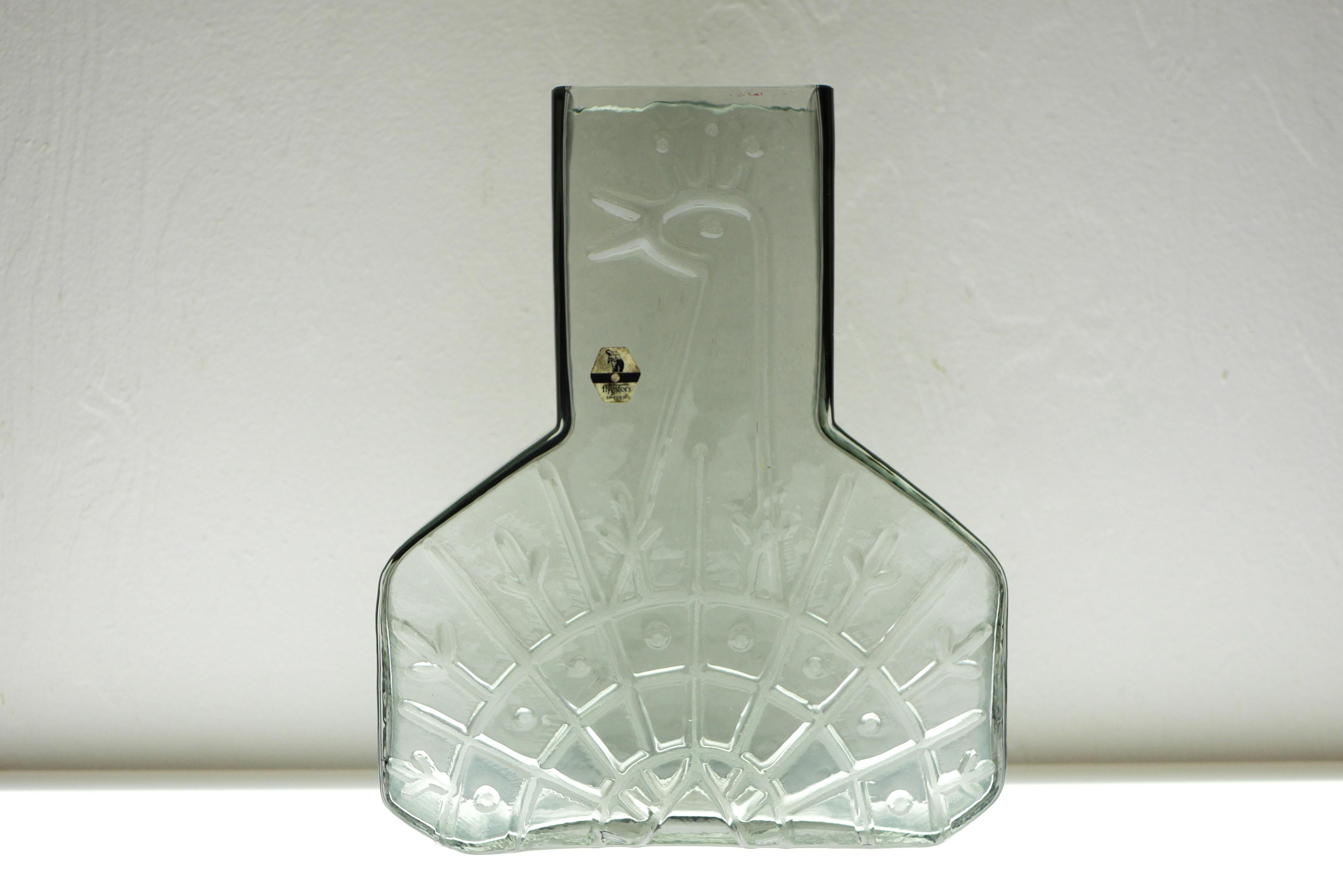 Mid-Century Scandinavian Modern Art Glass Vase by Wiktor Berndt for Flygsfors For Sale 2