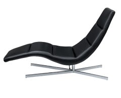 Chaise-Loungesessel aus schwarzem Leder und Chromfuß, Skandinavische Moderne der Mitte des Jahrhunderts