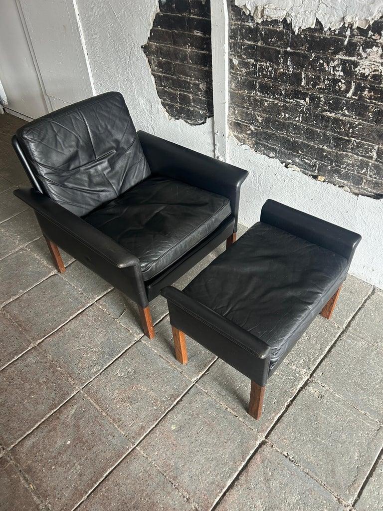 Scandinavo moderno Poltrona da salotto in pelle nera della metà del secolo scorso The Modern Scandinavian Hans Olsen in vendita