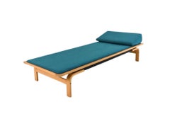 Skandinavisches modernes blondes Bugholz-Tagesbett im Stil von Alvar Aalto aus der Mitte des Jahrhunderts