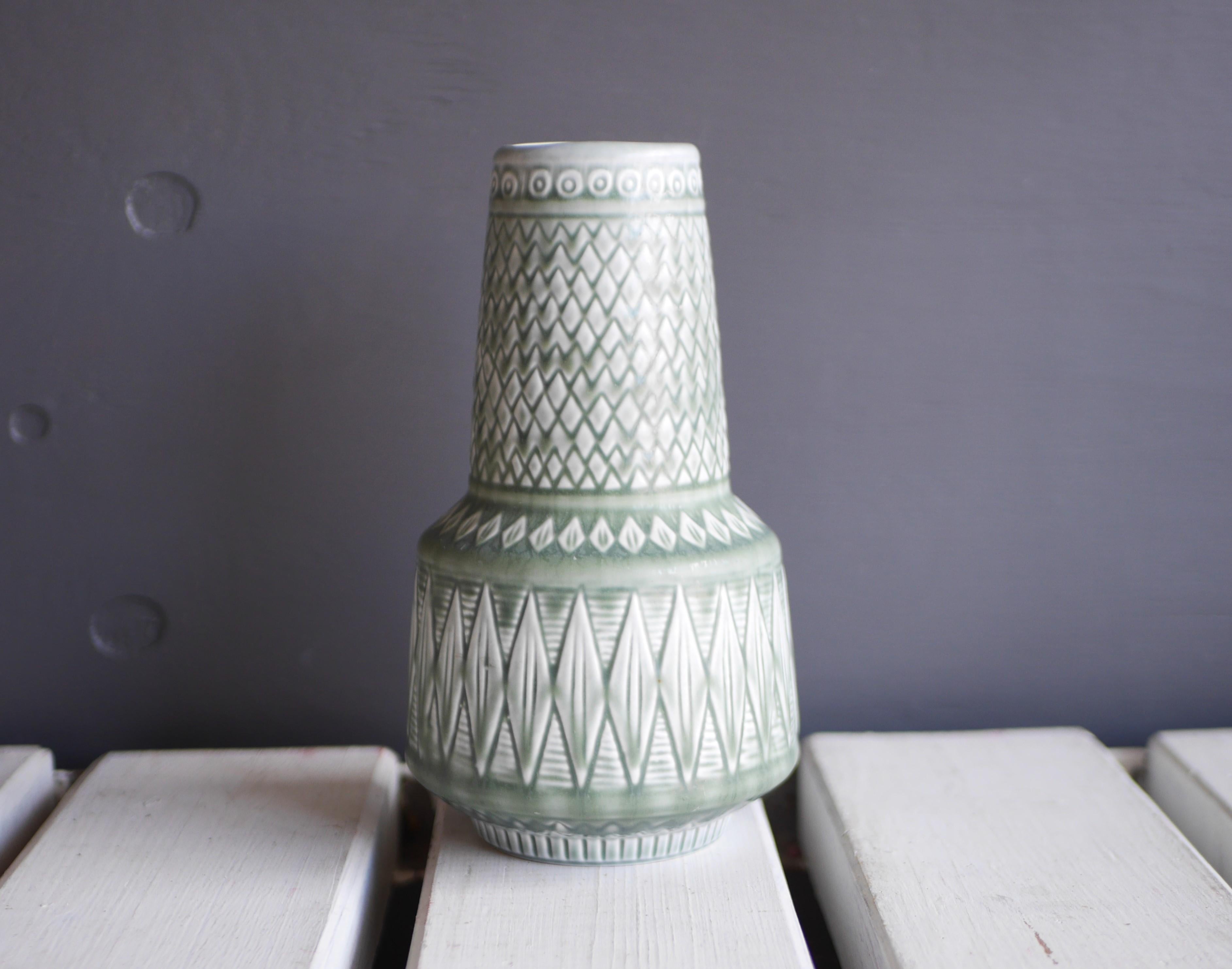 Mid-Century moderno Vaso in ceramica di metà secolo The Modern Scandinavian, Gunnar Nylund, Rörstrand, Svezia in vendita