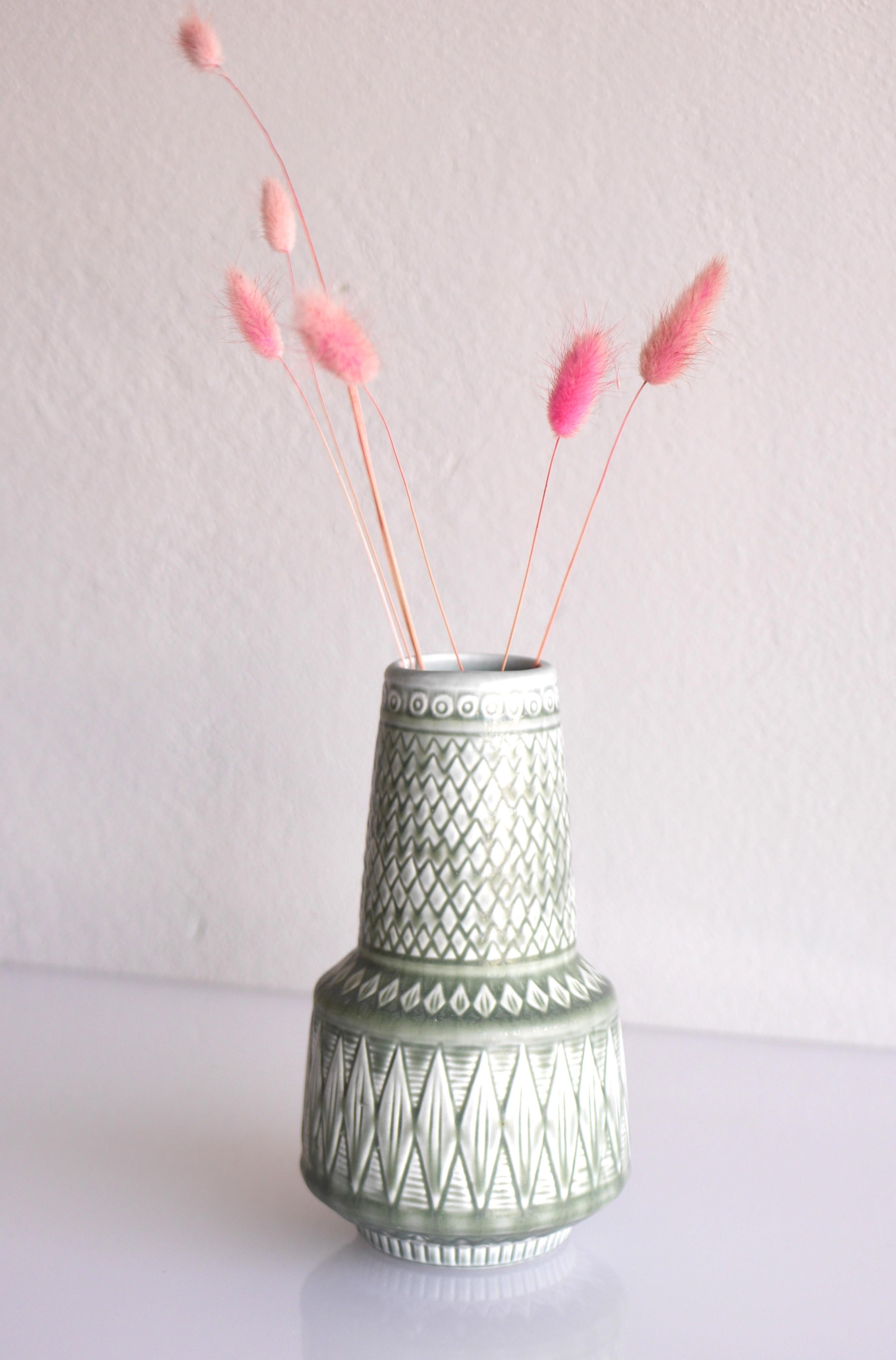 Metà XX secolo Vaso in ceramica di metà secolo The Modern Scandinavian, Gunnar Nylund, Rörstrand, Svezia in vendita