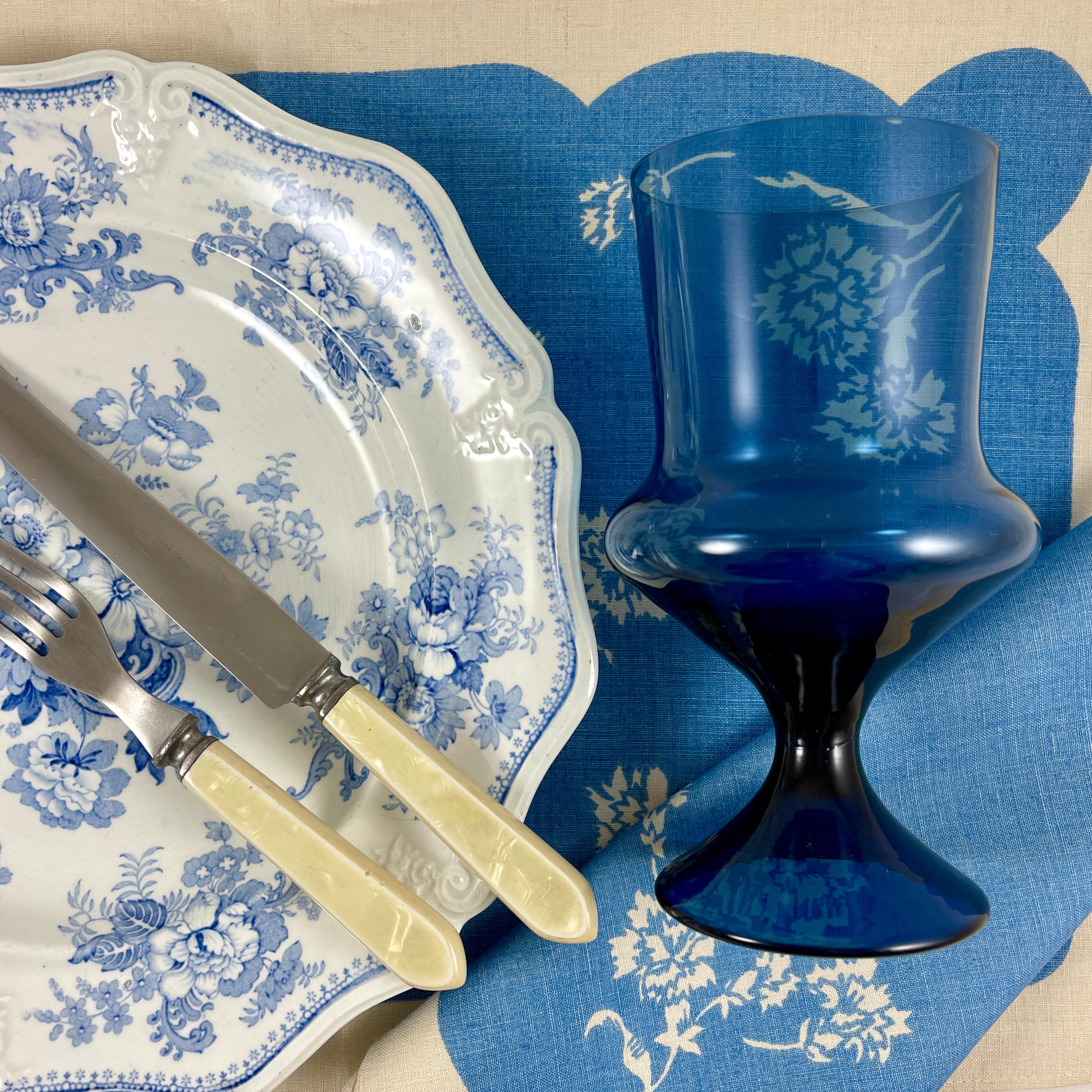 Blaue ausgestellte Denby-Milnor-Glaskelche aus der Skandinavischen Moderne der Mitte des Jahrhunderts, S/6 im Angebot 4