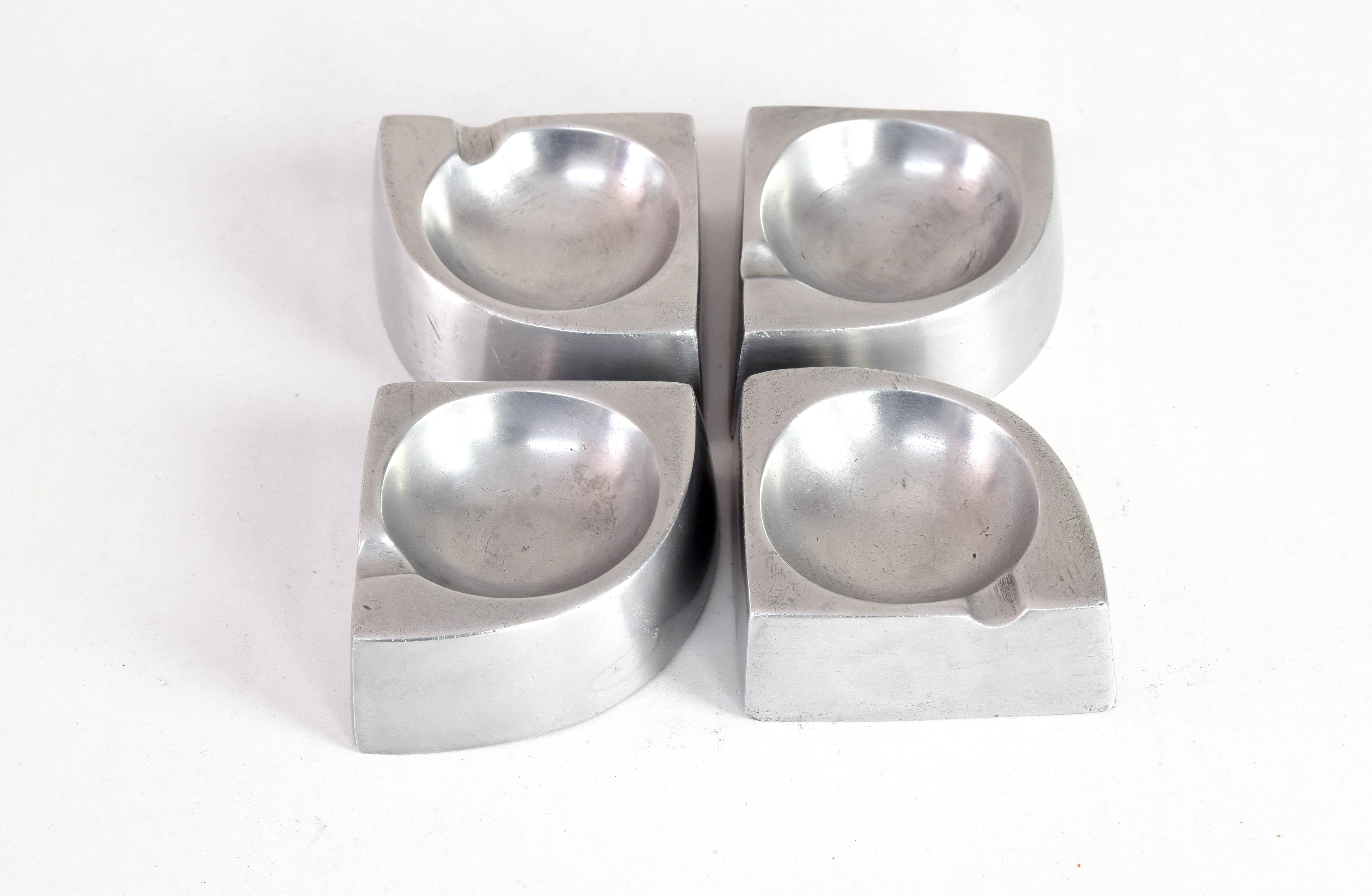 Mid Century Scandinavian Modern Handcrafted Aluminum Four Piece Ashtray, 1960 In Good Condition For Sale In Escalona, Toledo