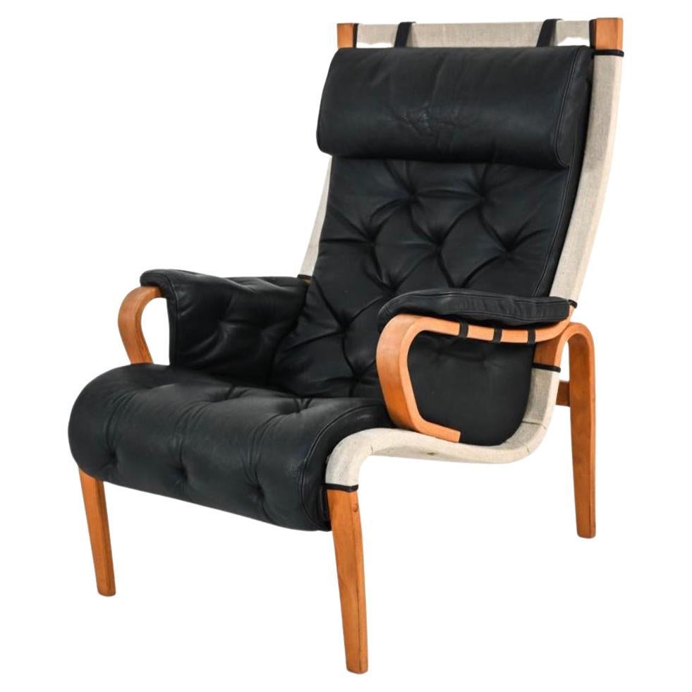 Mid century Scandinavian modern leather and canvas lounge chair  For Sale