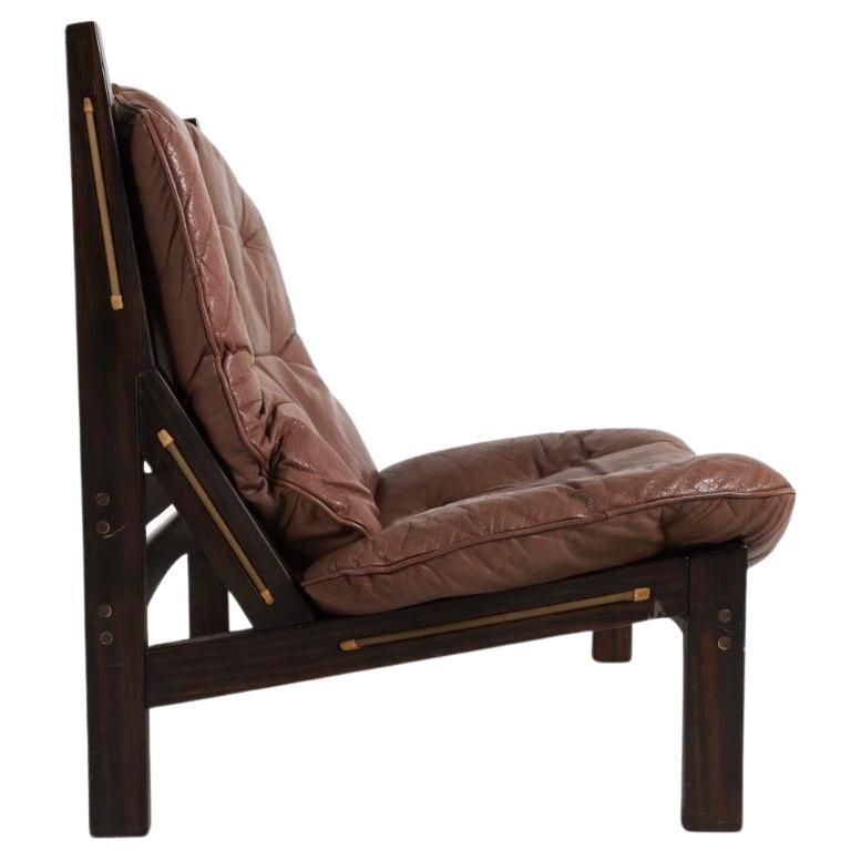 Norvégien Mid century Scandinavian Modern Leather lounge chair by Torbjørn Afdal en vente