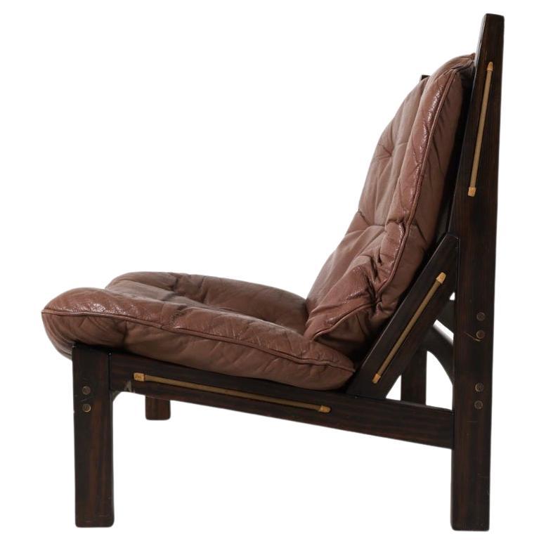 Travail du bois Mid century Scandinavian Modern Leather lounge chair by Torbjørn Afdal en vente