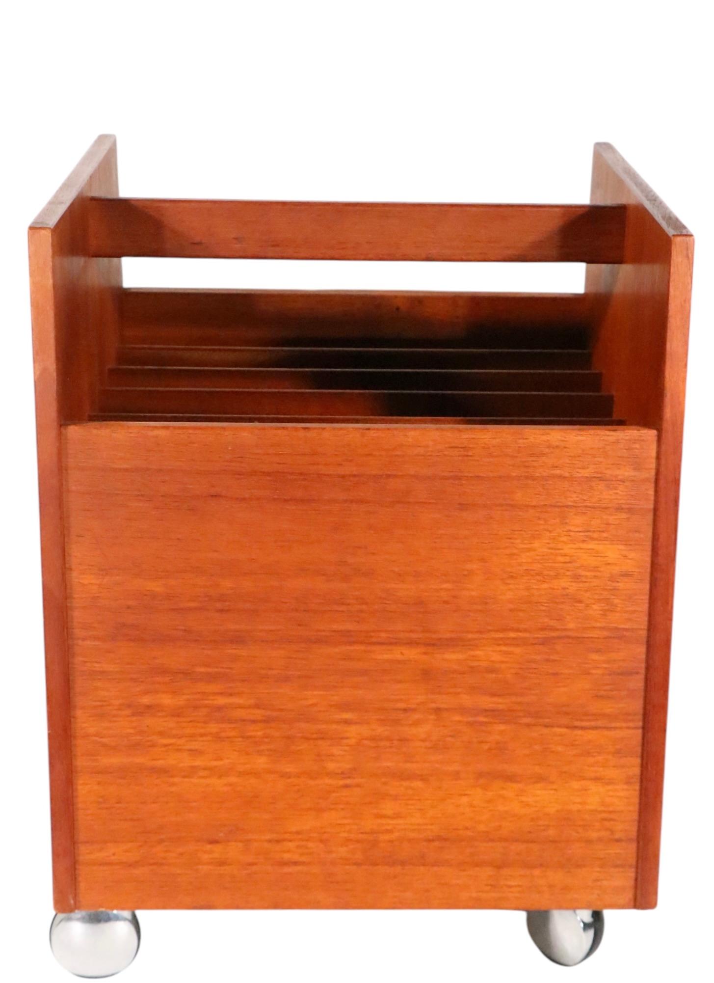 Papelera de almacenaje para revistas, álbumes y discos, de Bruksbo, estilo escandinavo moderno de mediados de siglo en venta 9