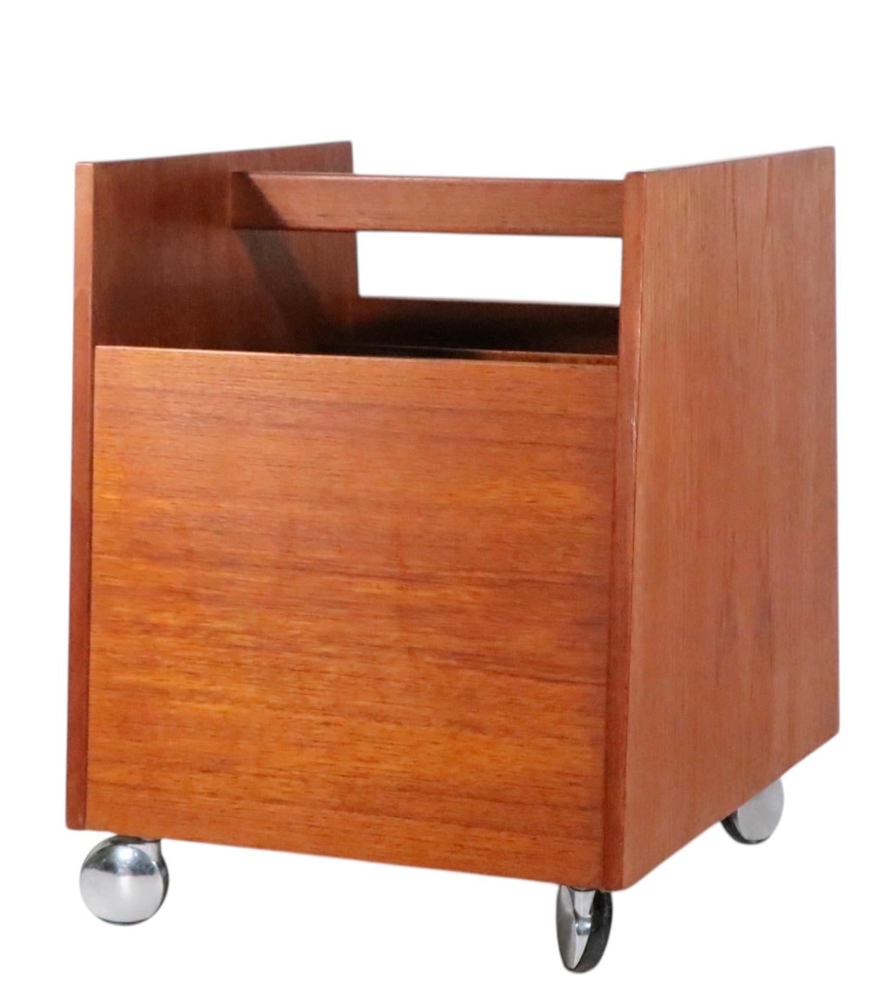 Papelera de almacenaje para revistas, álbumes y discos, de Bruksbo, estilo escandinavo moderno de mediados de siglo en venta 10