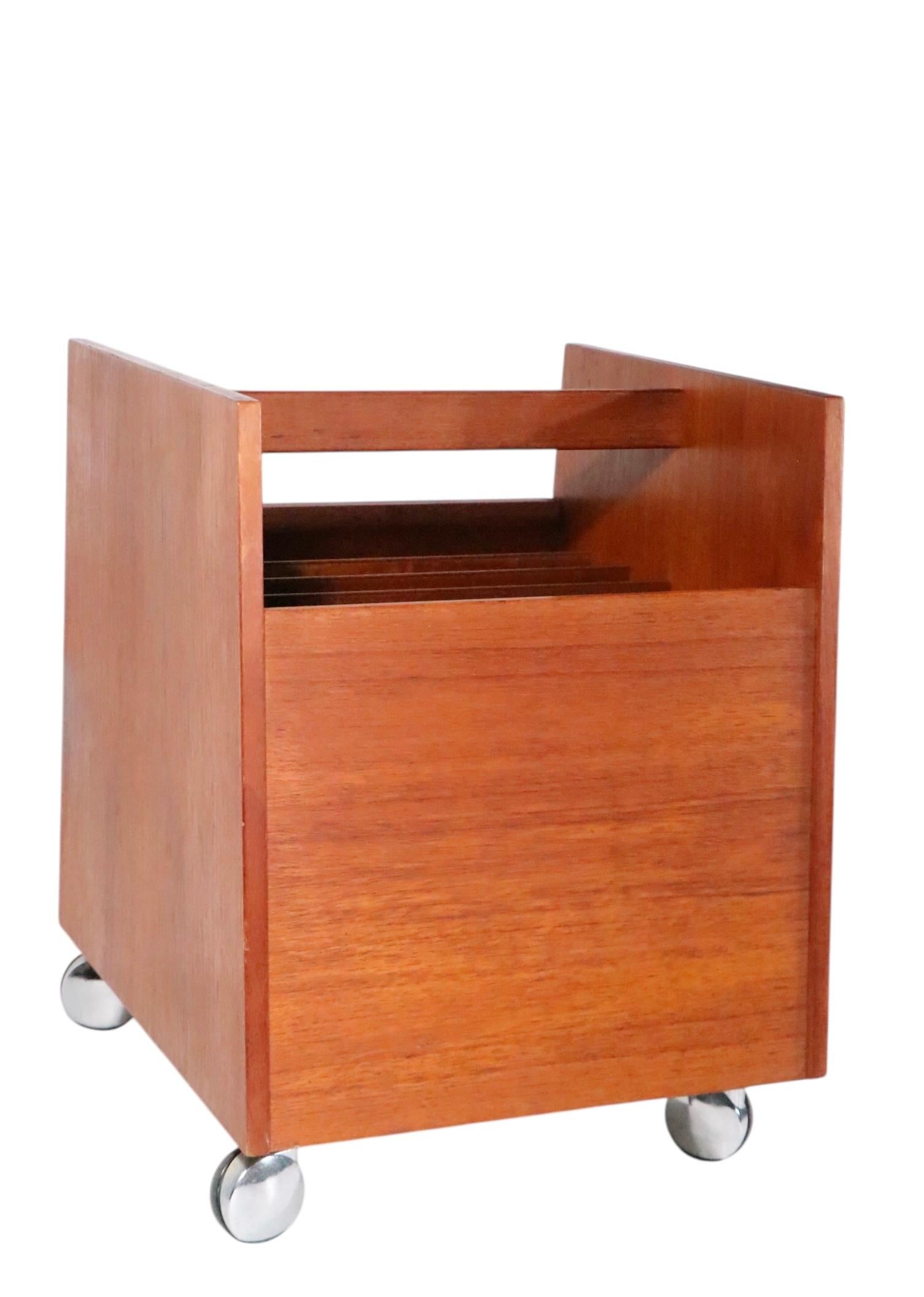 Papelera de almacenaje para revistas, álbumes y discos, de Bruksbo, estilo escandinavo moderno de mediados de siglo en venta 11