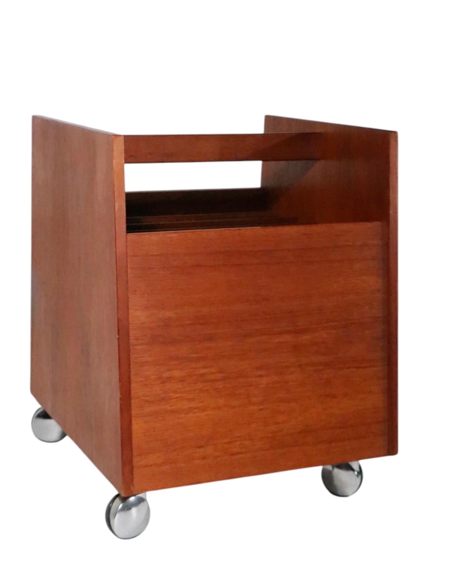 Papelera de almacenaje para revistas, álbumes y discos, de Bruksbo, estilo escandinavo moderno de mediados de siglo en venta 12