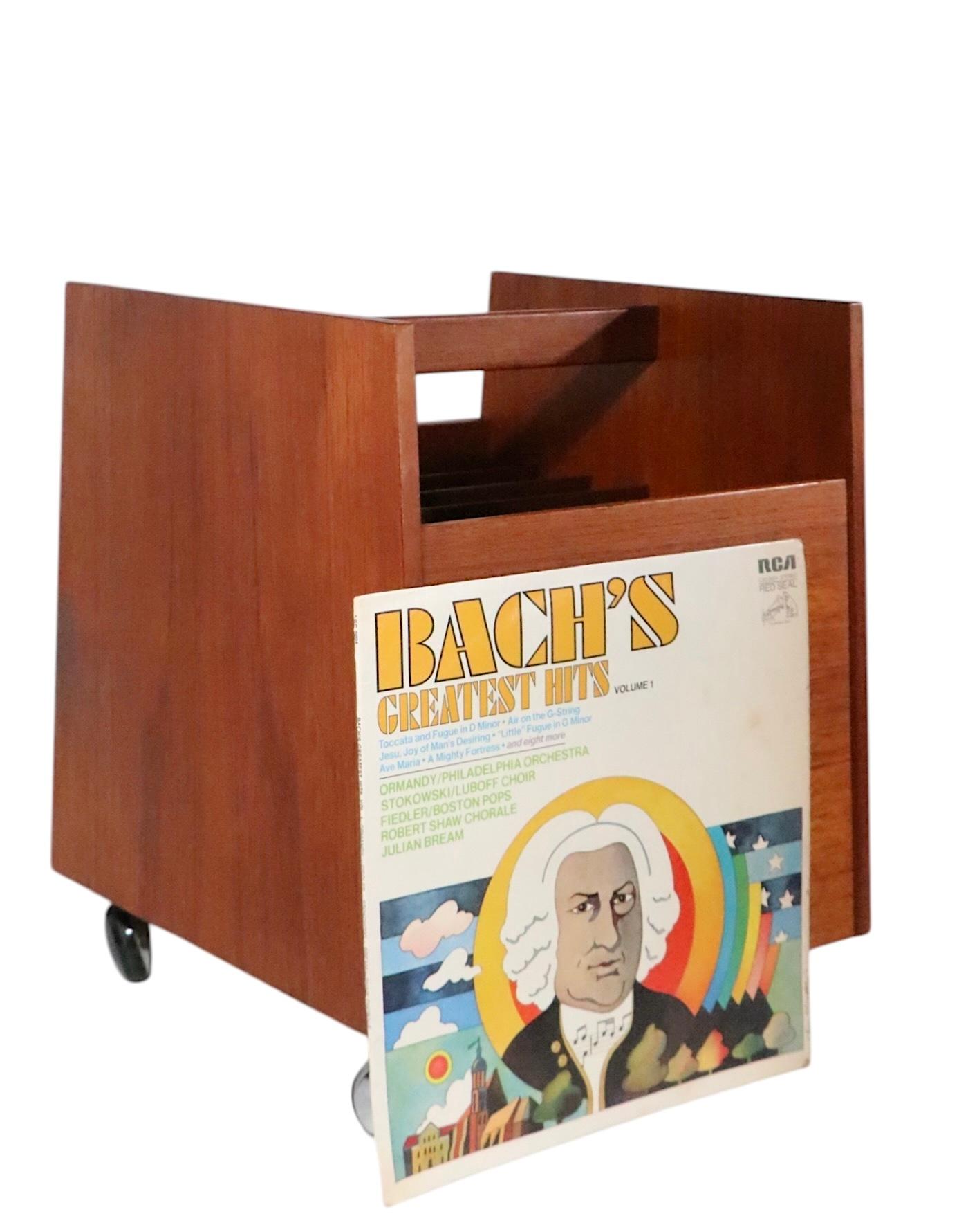 Papelera de almacenaje para revistas, álbumes y discos, de Bruksbo, estilo escandinavo moderno de mediados de siglo Escandinavo moderno en venta