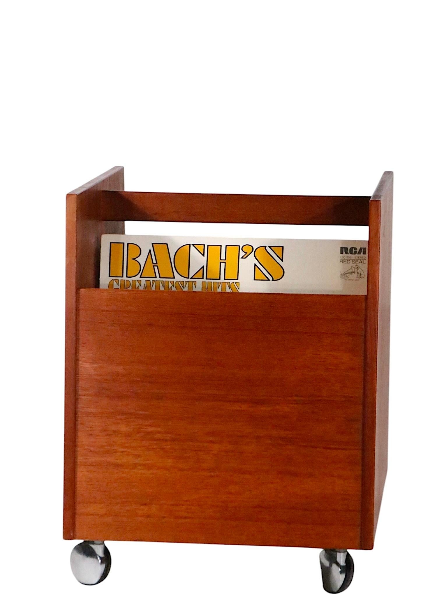 Papelera de almacenaje para revistas, álbumes y discos, de Bruksbo, estilo escandinavo moderno de mediados de siglo Chapado en venta